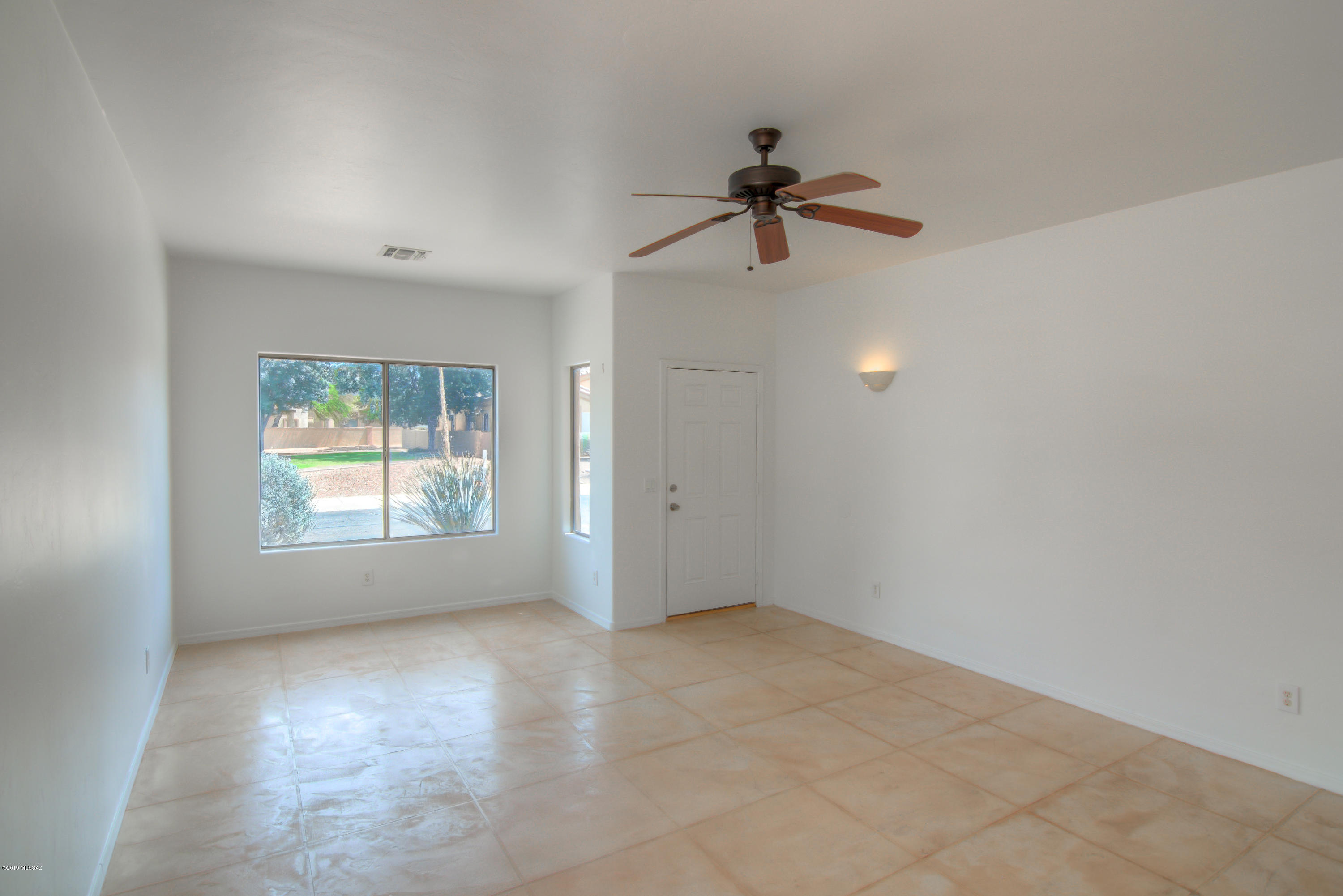 311 E Placita Nubes Blancas