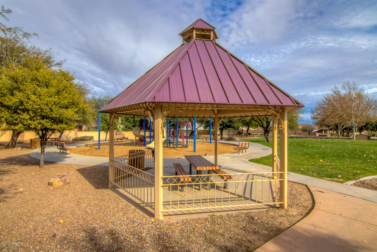 311 E Placita Nubes Blancas