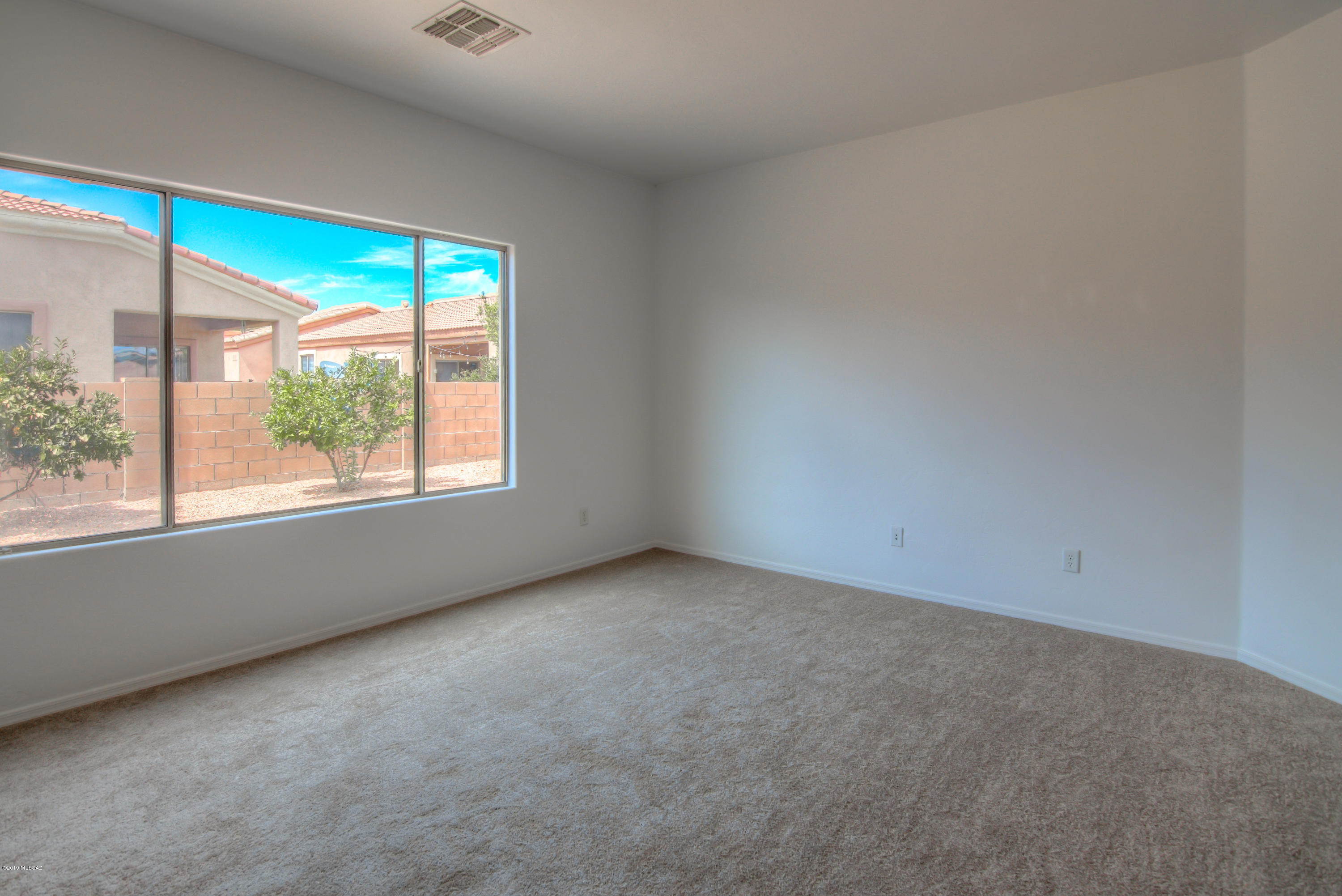 311 E Placita Nubes Blancas