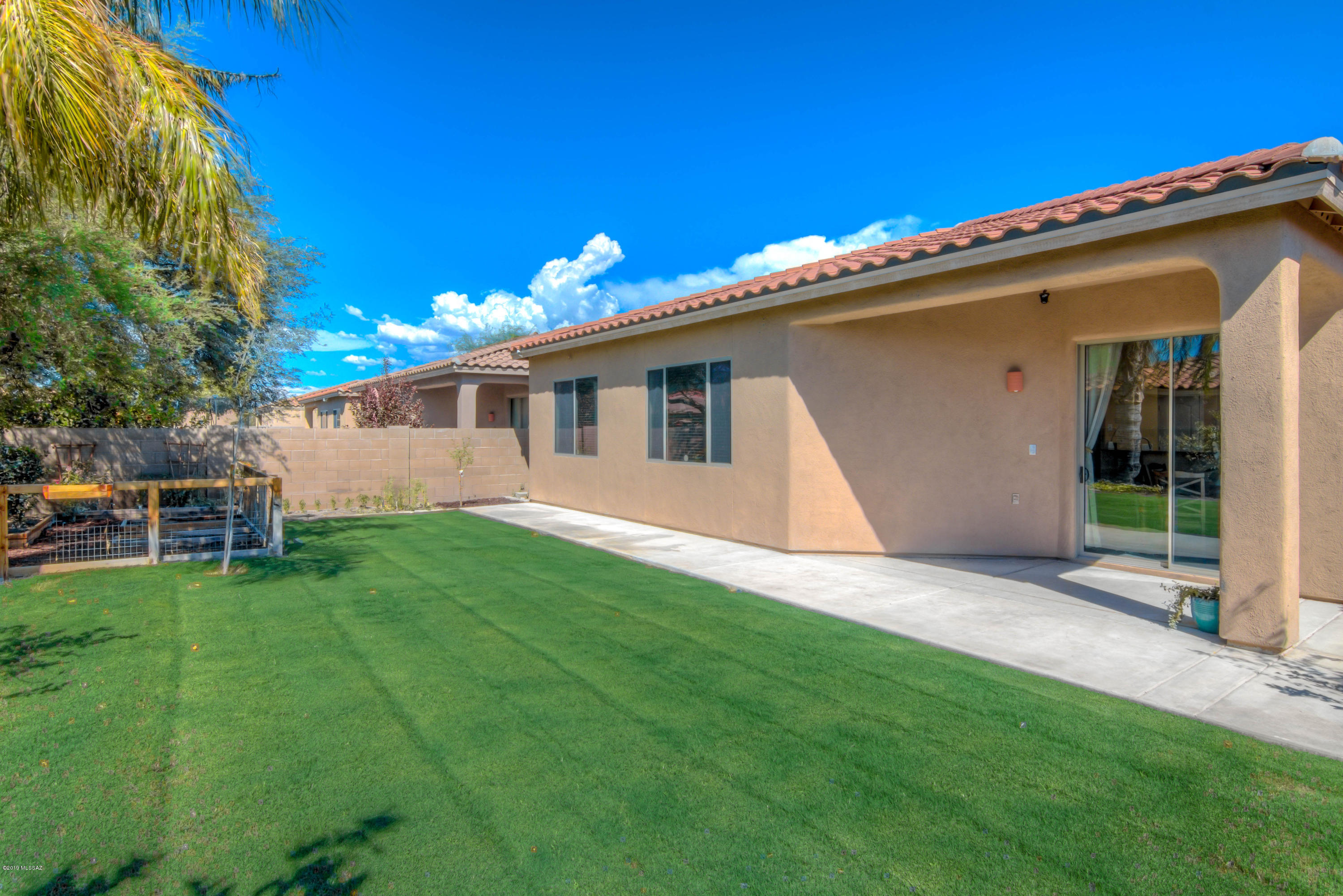 8479 N Sunny Rock Ridge Drive