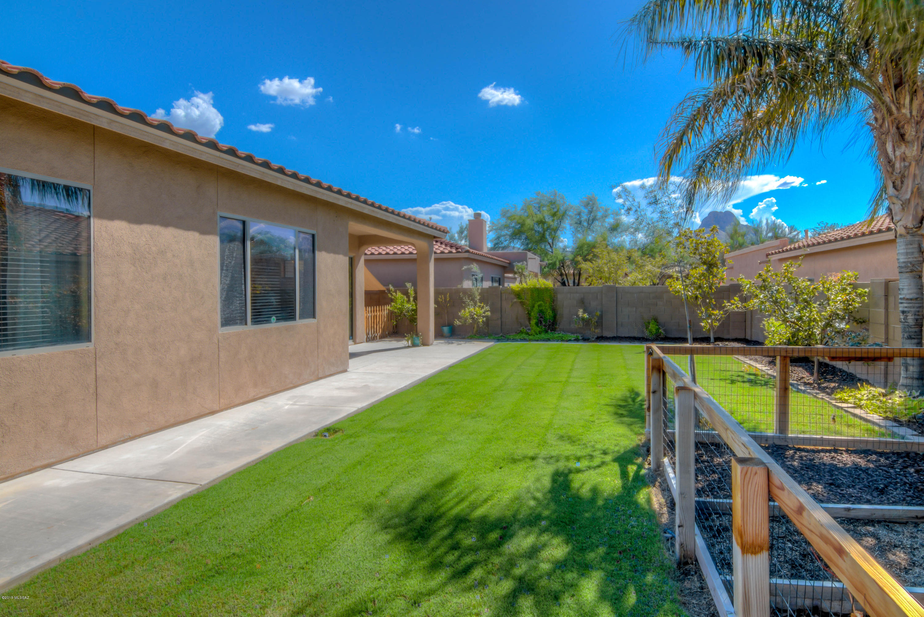 8479 N Sunny Rock Ridge Drive