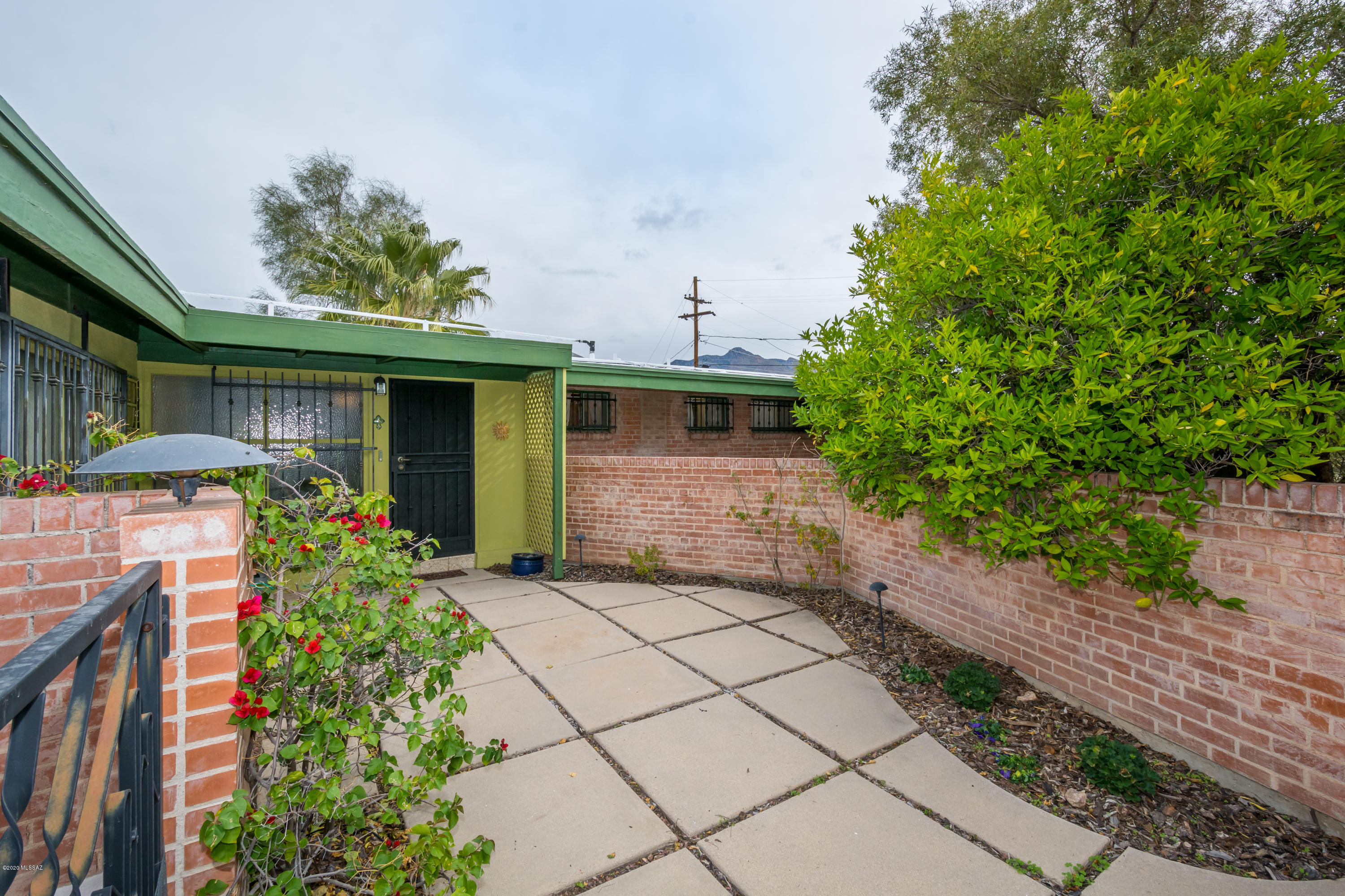 7360 N Yucca Via