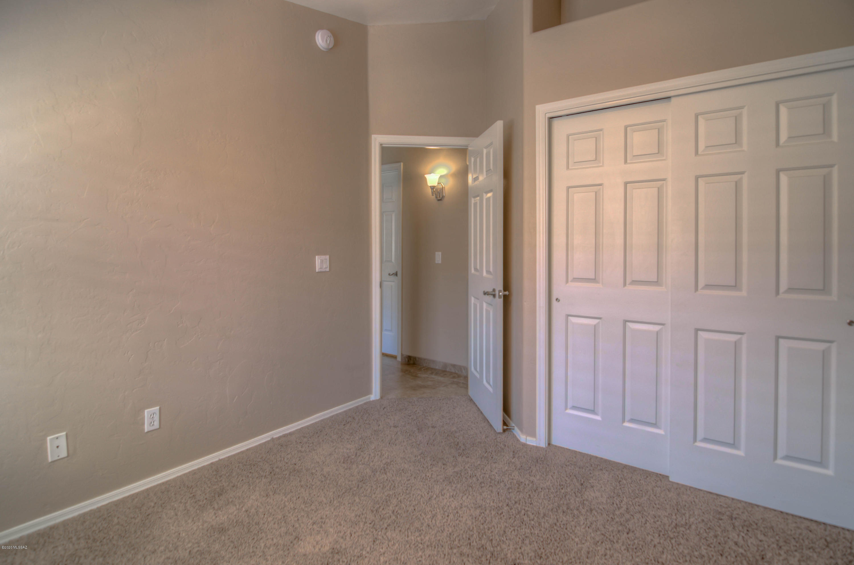 2427 E Skipping Rock Way