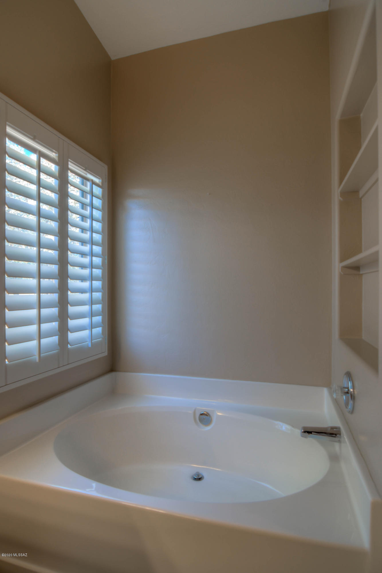 2427 E Skipping Rock Way