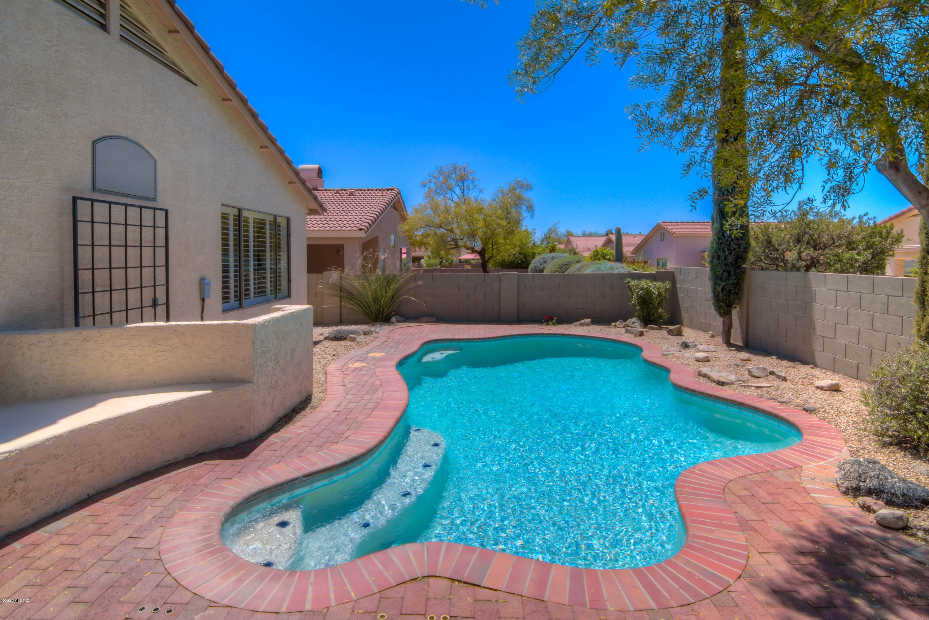 2427 E Skipping Rock Way