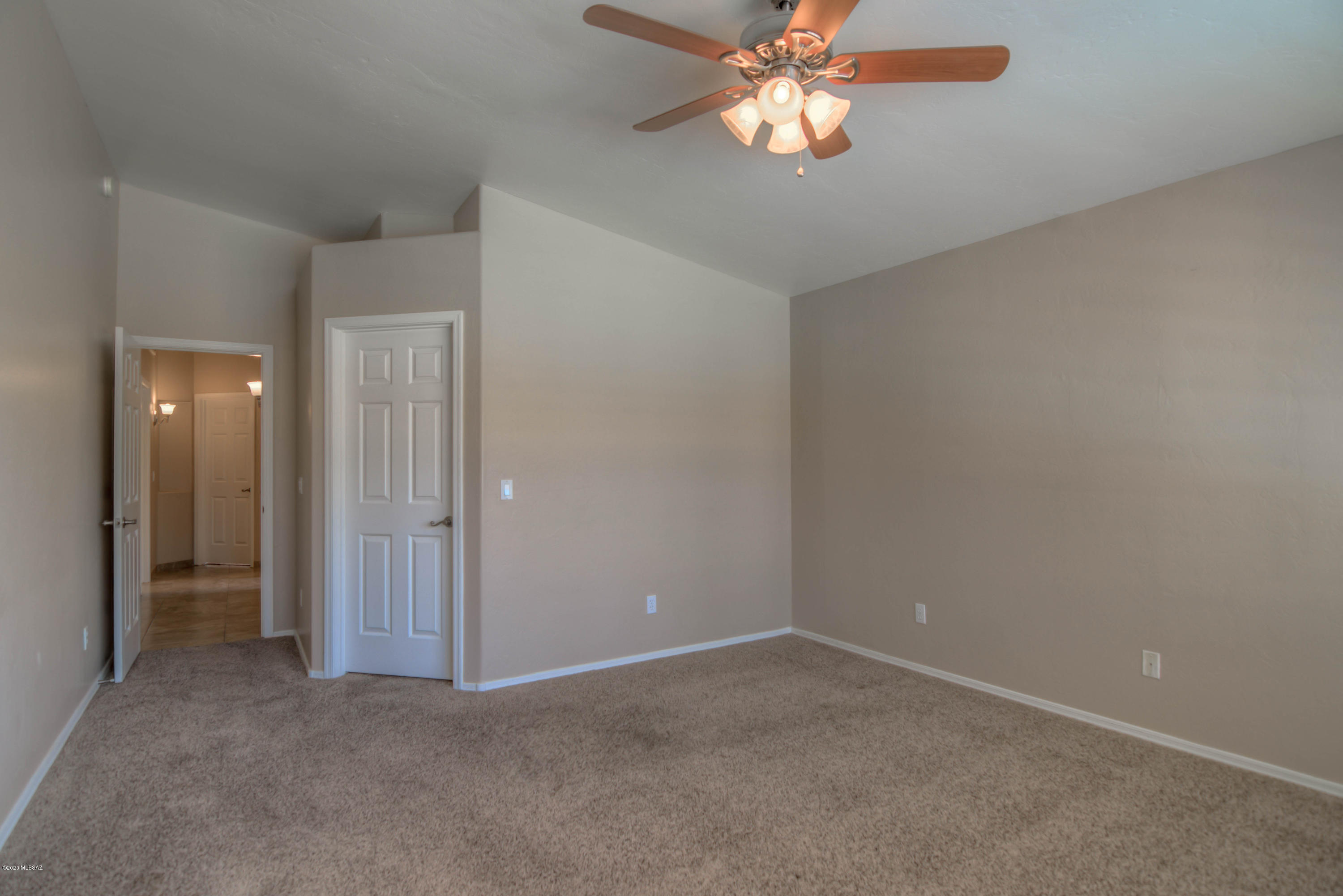 2427 E Skipping Rock Way