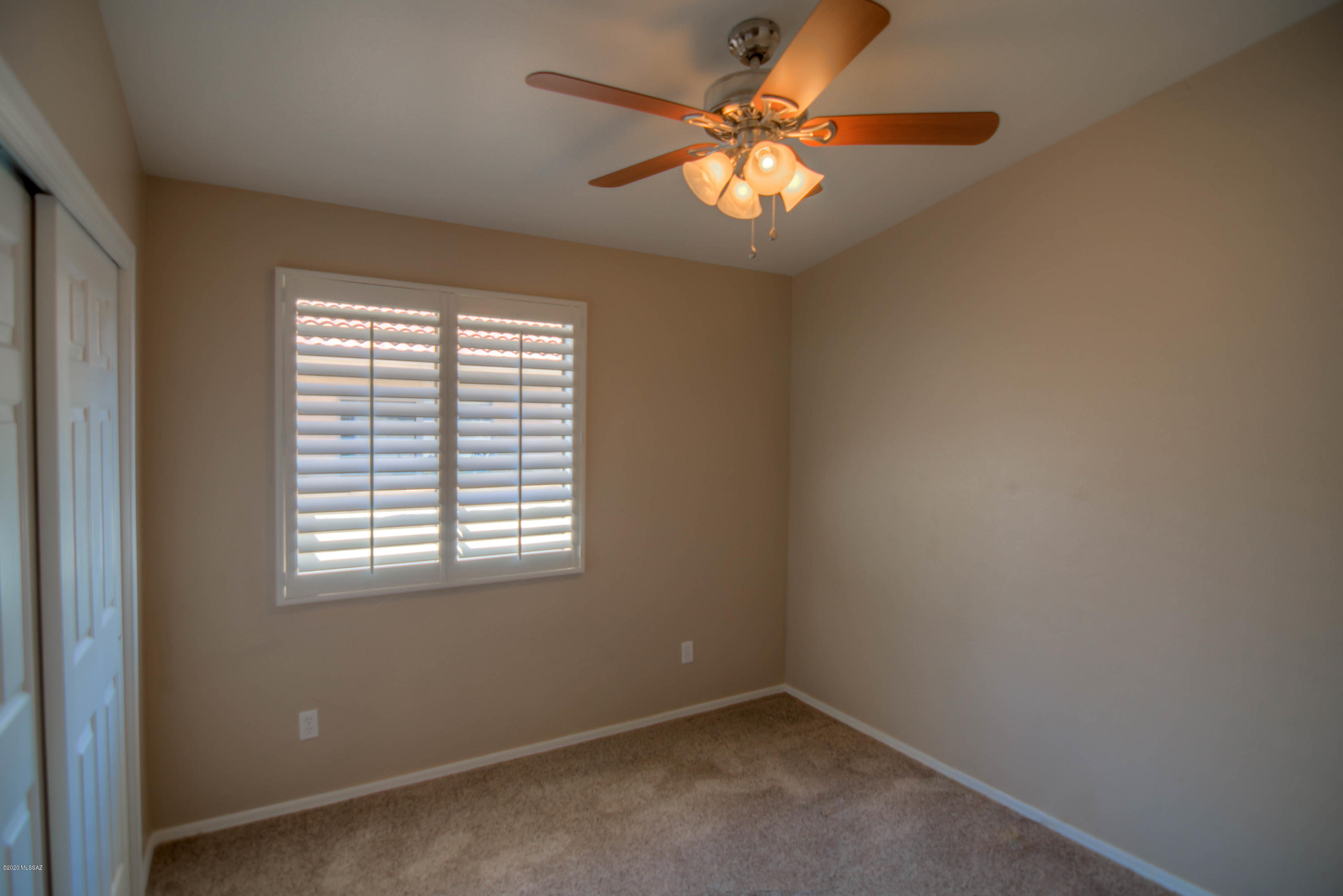 2427 E Skipping Rock Way