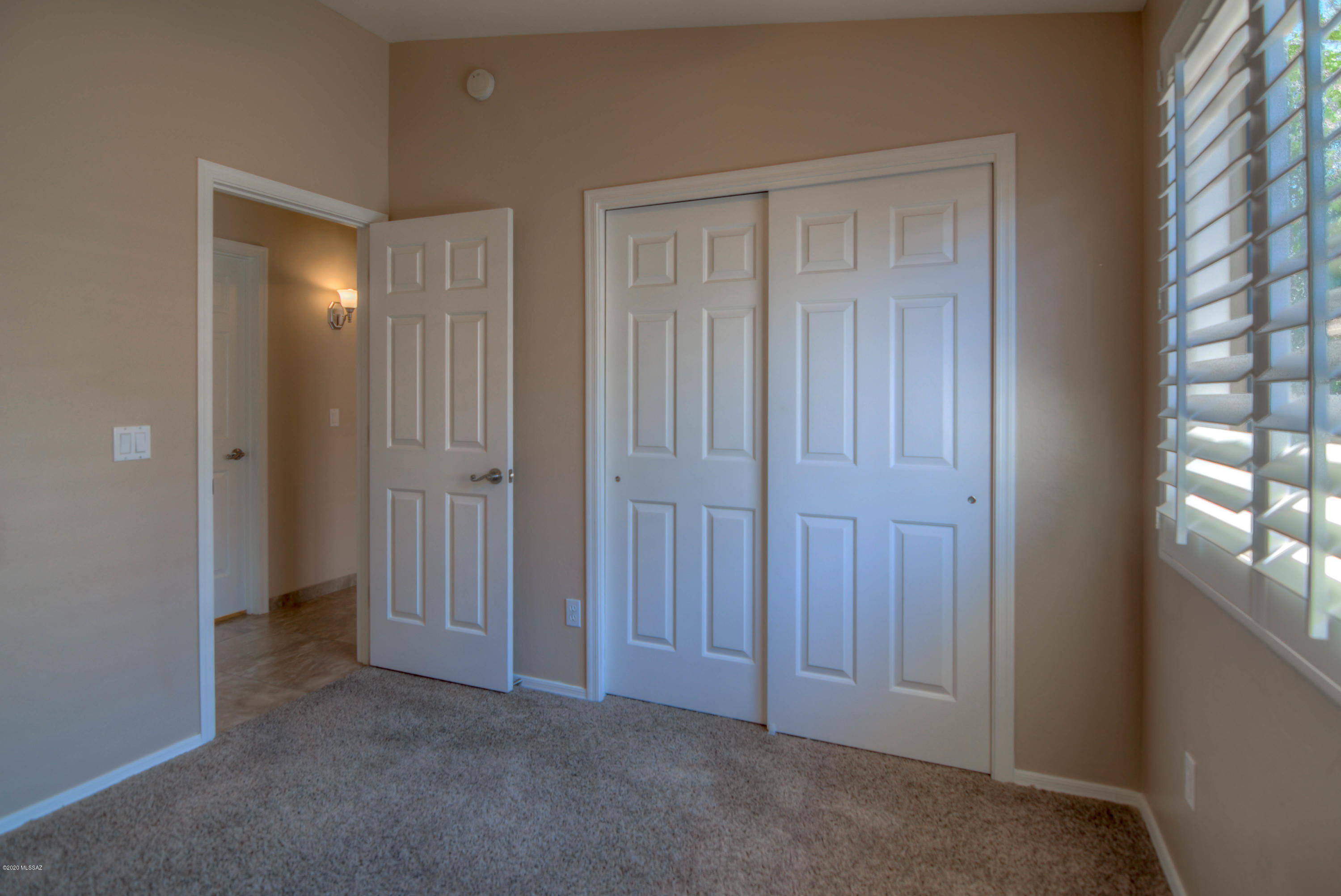 2427 E Skipping Rock Way