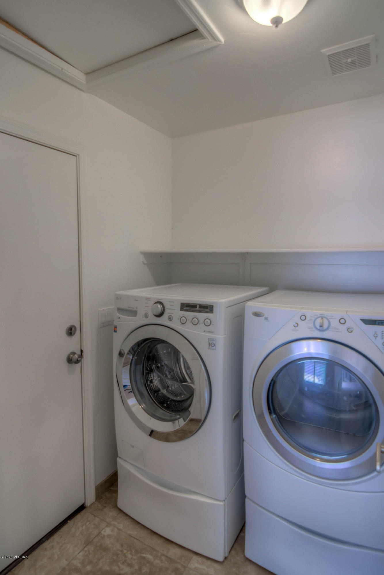 2427 E Skipping Rock Way