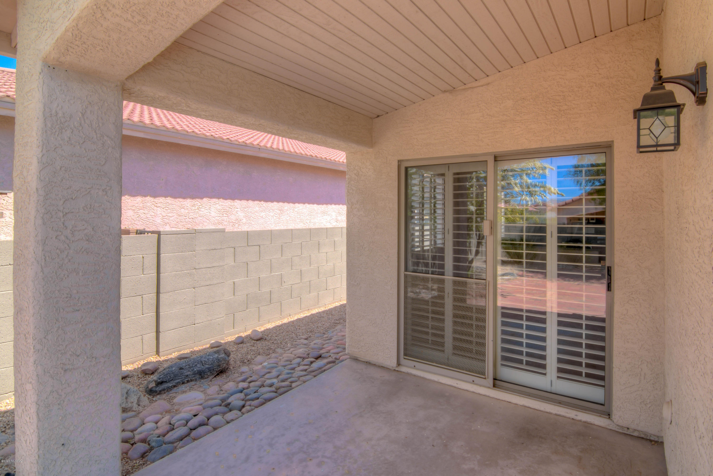 2427 E Skipping Rock Way