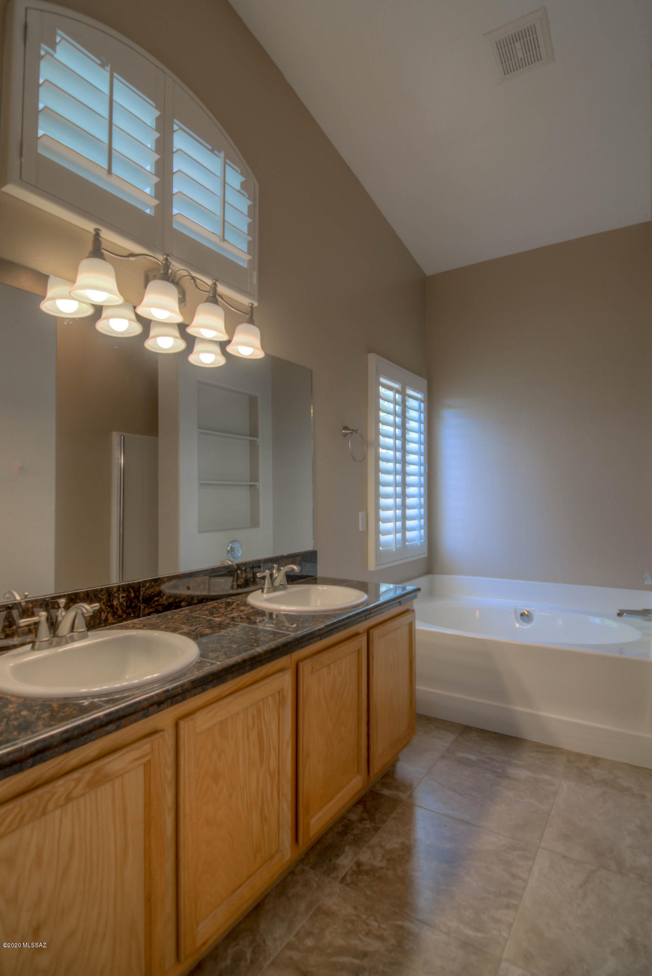 2427 E Skipping Rock Way