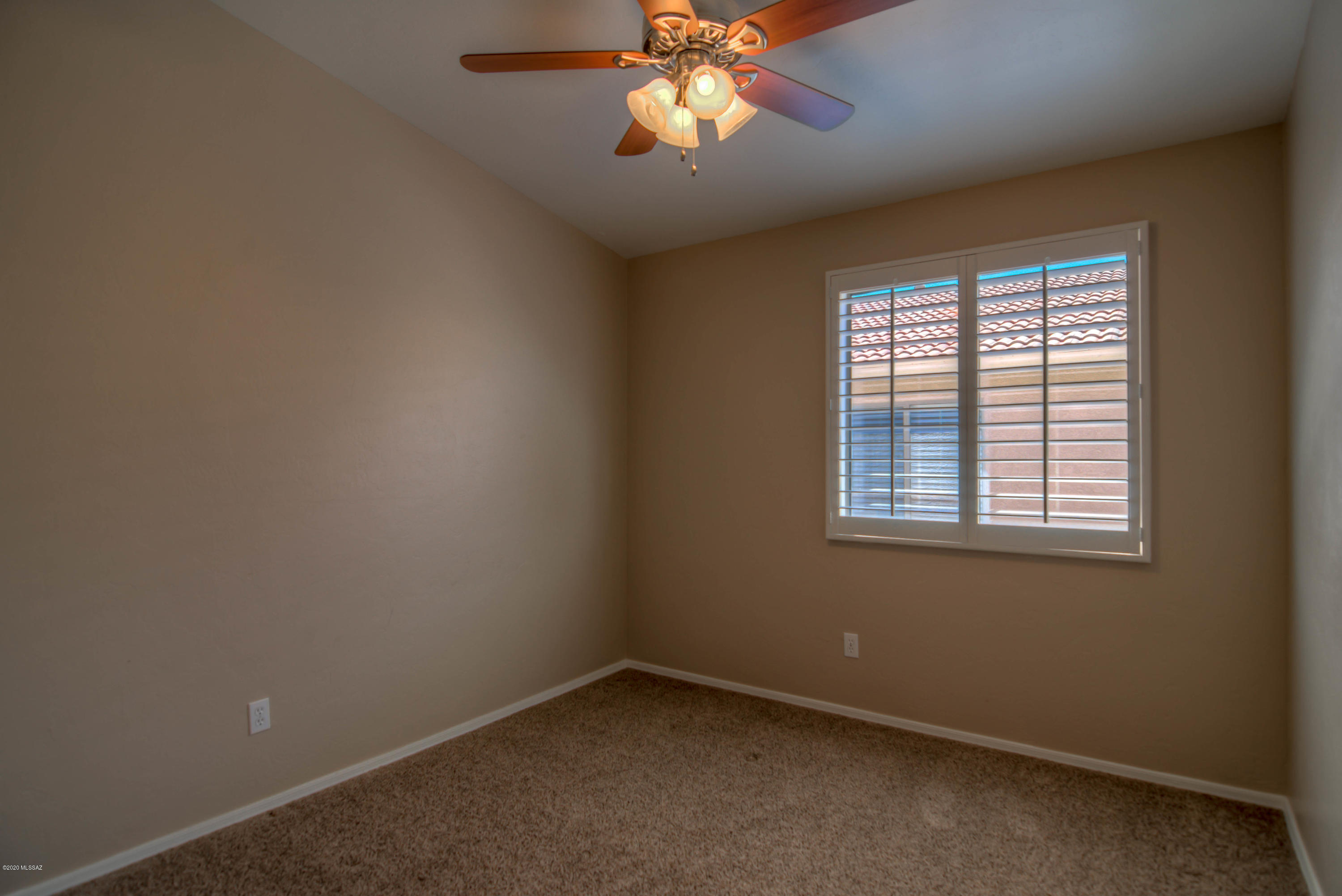 2427 E Skipping Rock Way