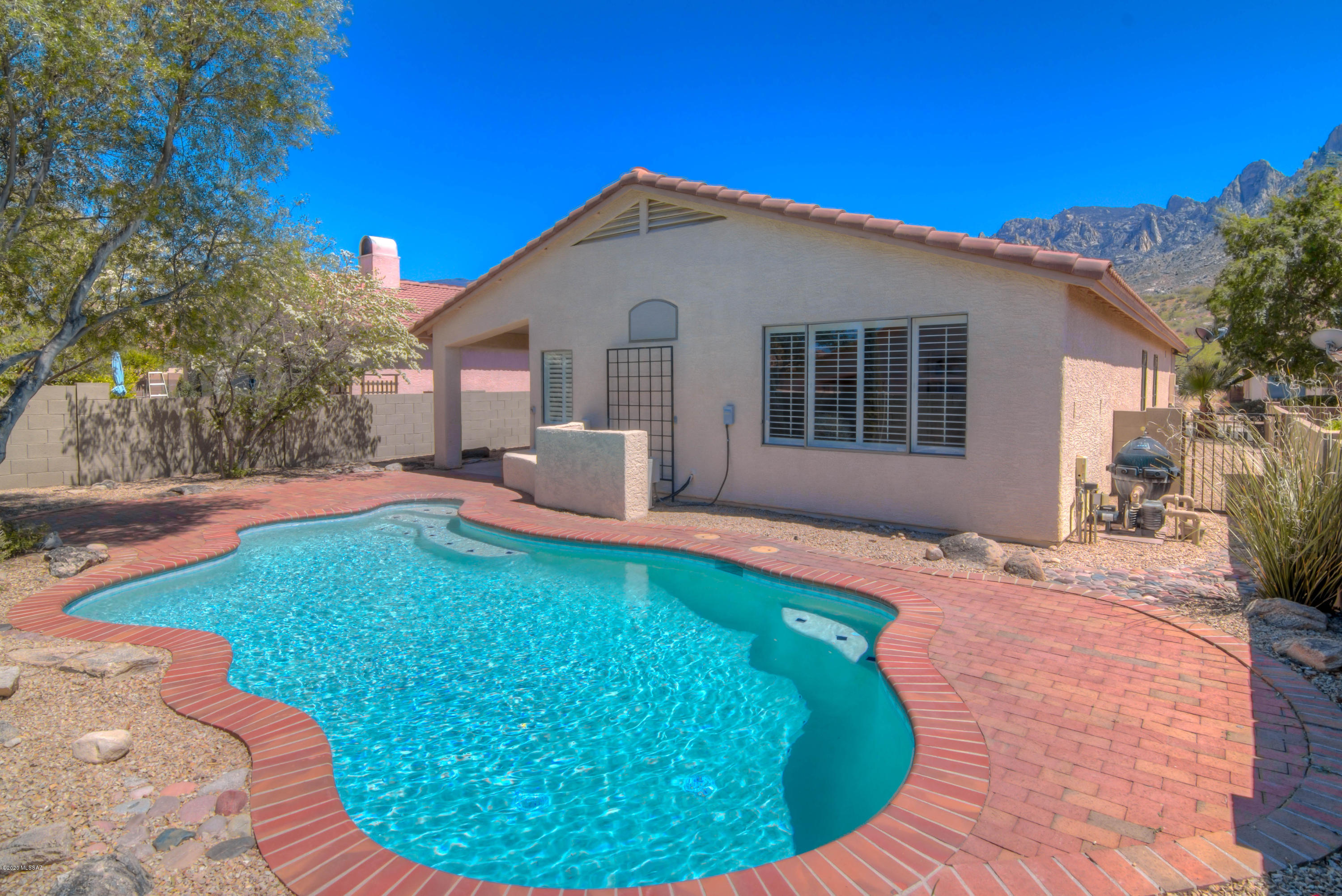 2427 E Skipping Rock Way