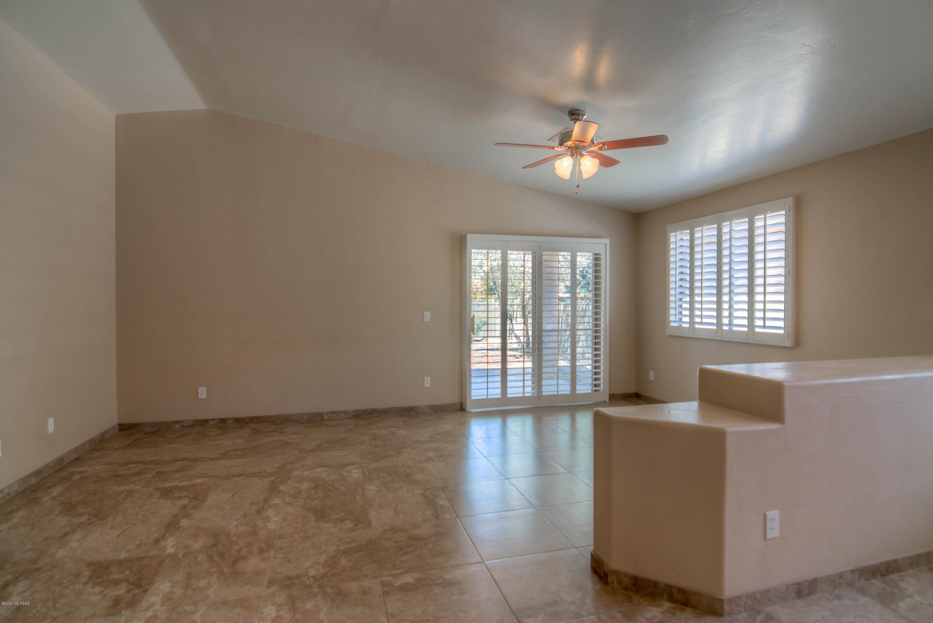 2427 E Skipping Rock Way