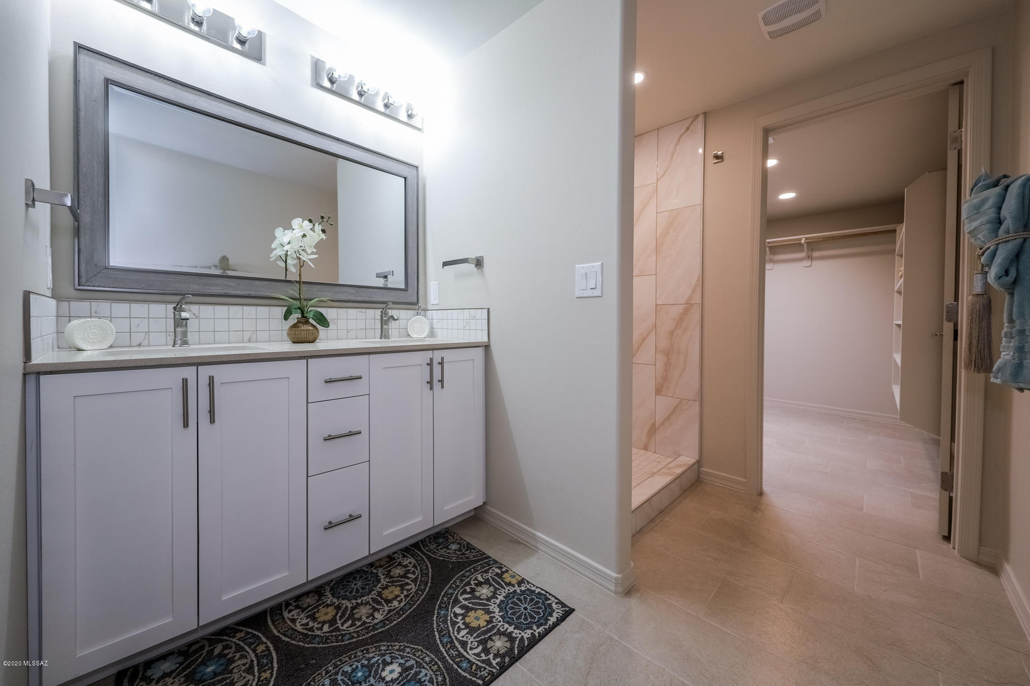 1241 W Calle Concordia