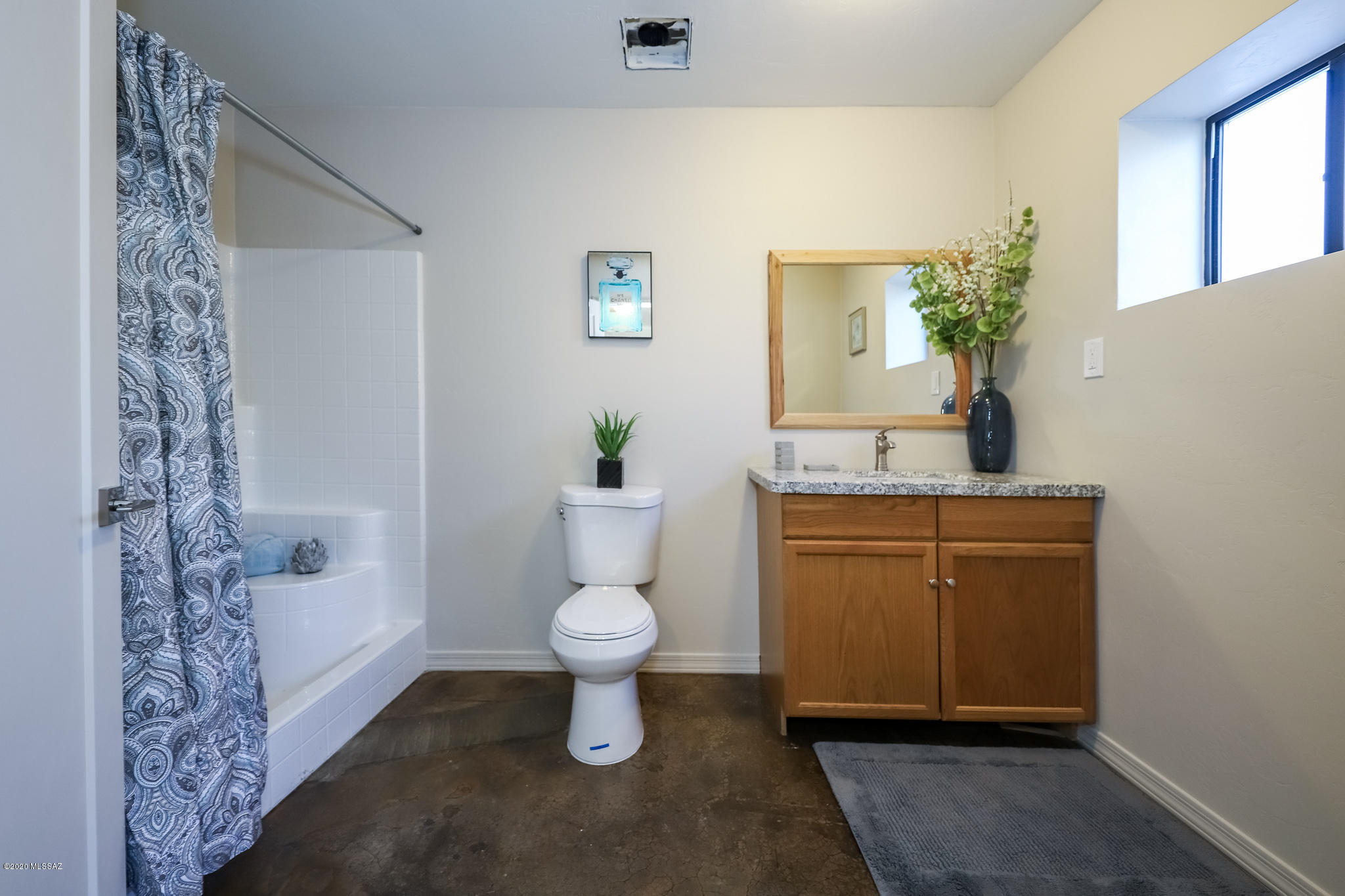 1241 W Calle Concordia