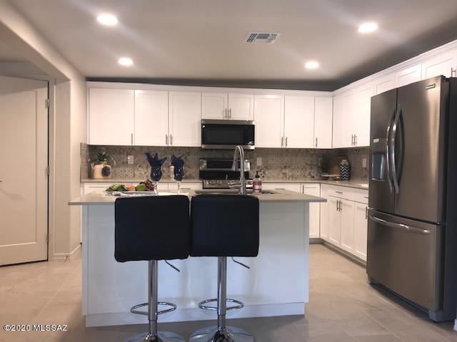 1241 W Calle Concordia