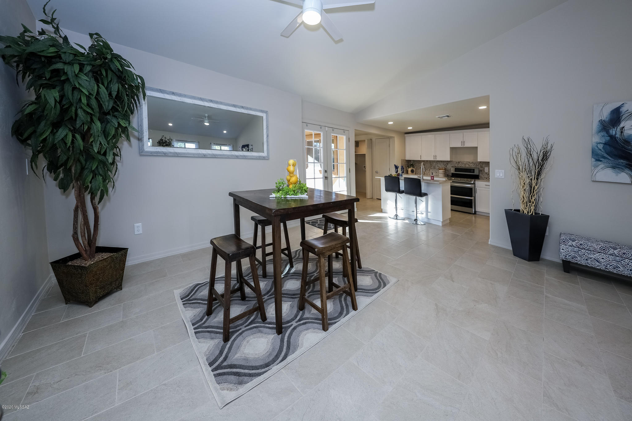 1241 W Calle Concordia