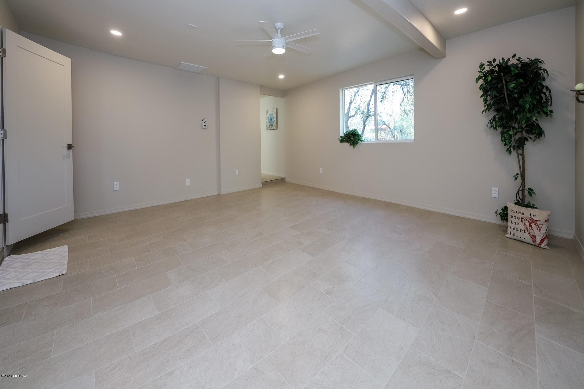 1241 W Calle Concordia