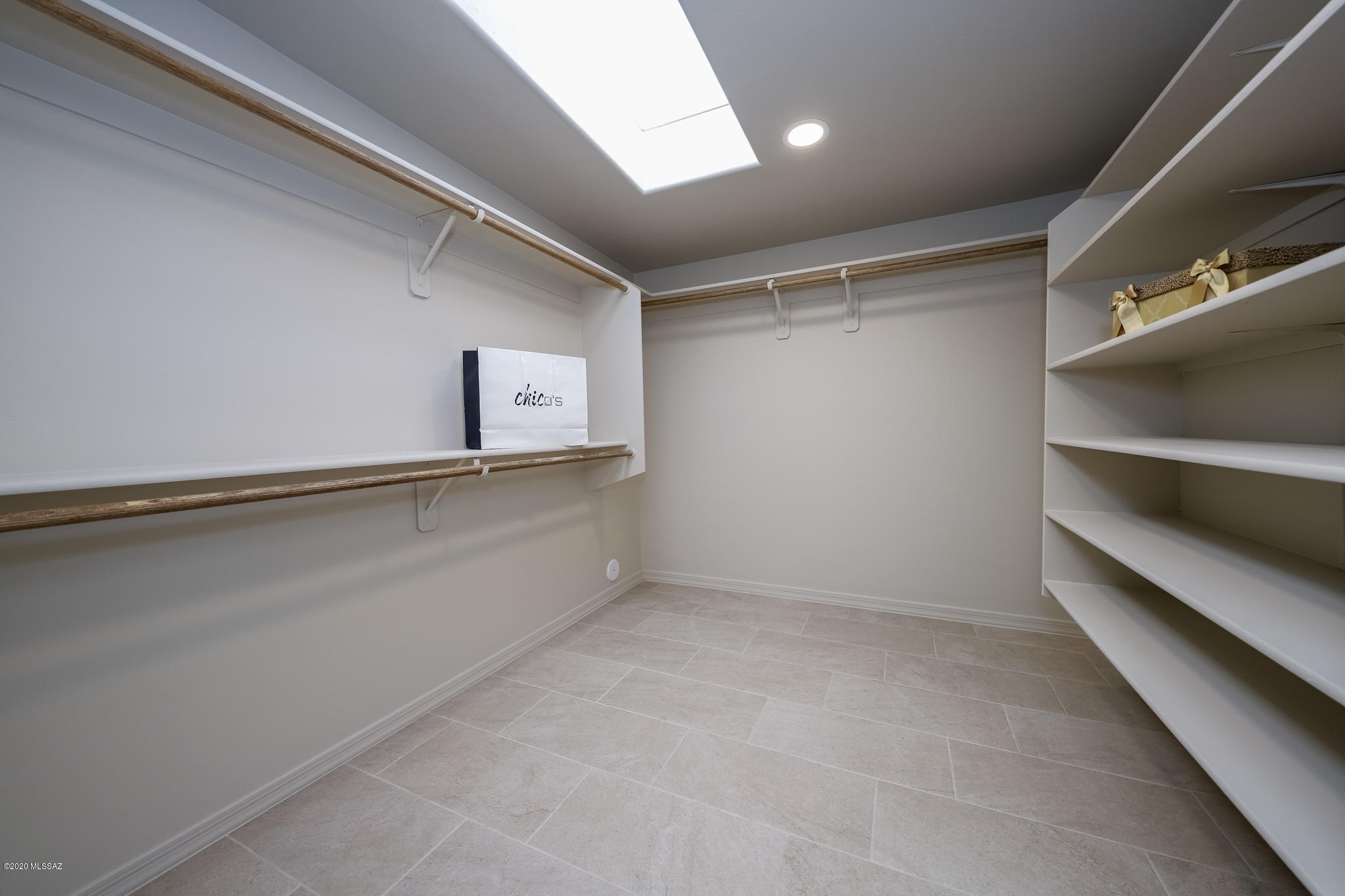 1241 W Calle Concordia