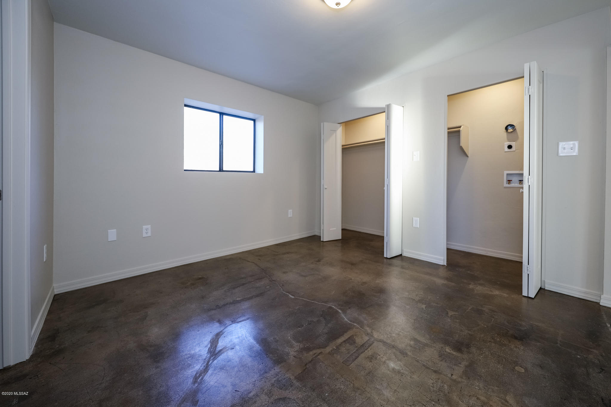 1241 W Calle Concordia