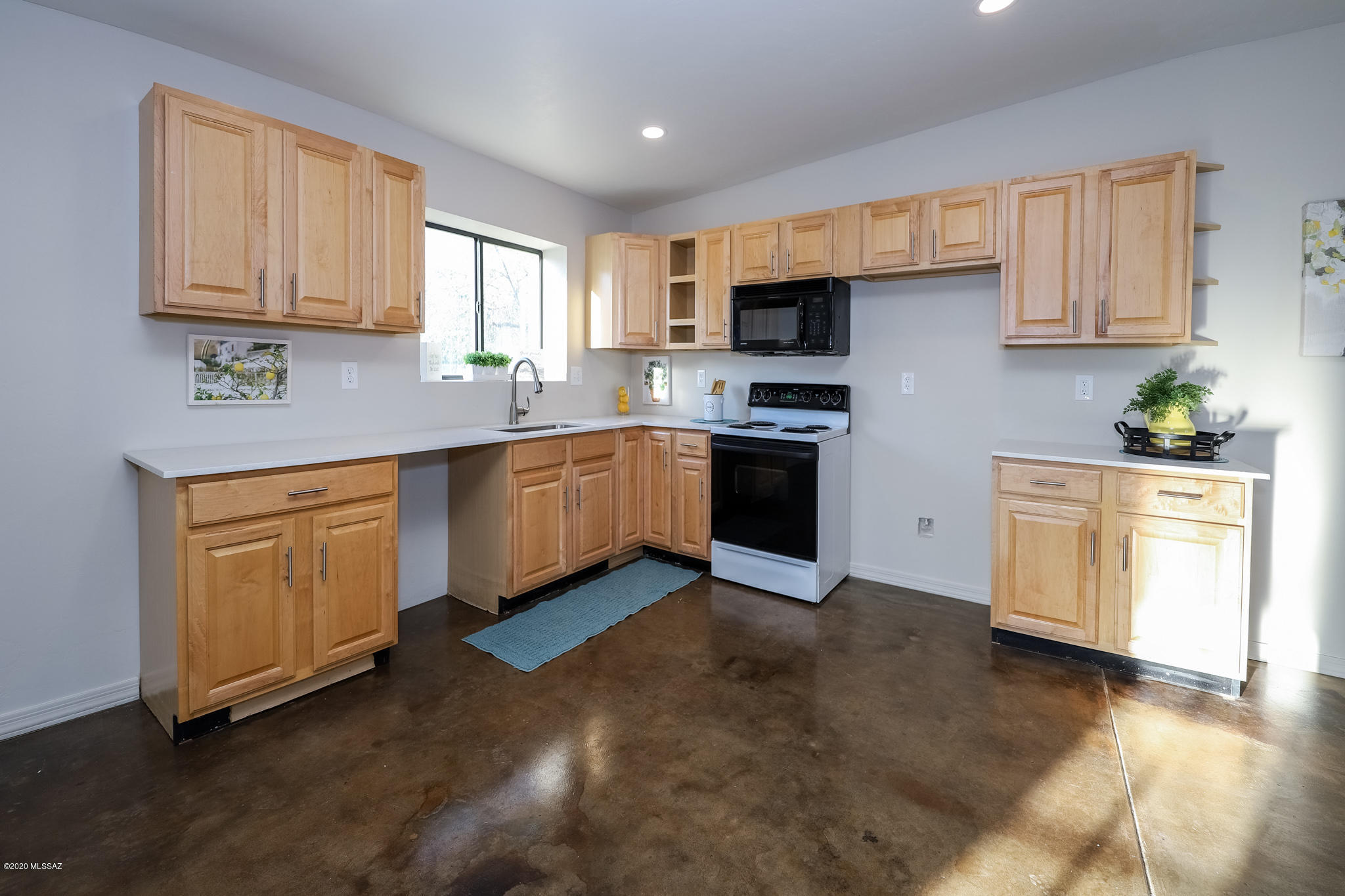 1241 W Calle Concordia