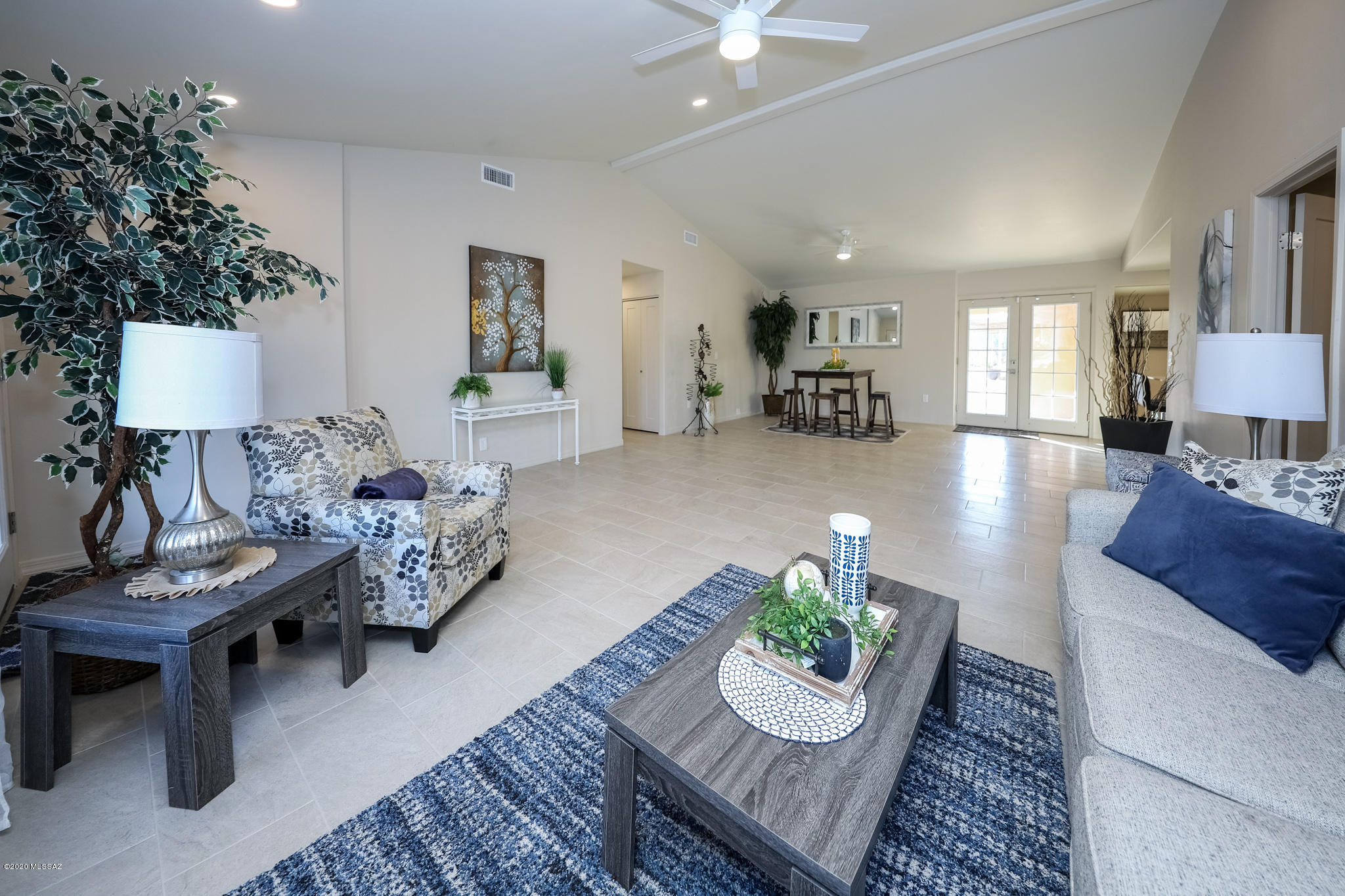 1241 W Calle Concordia