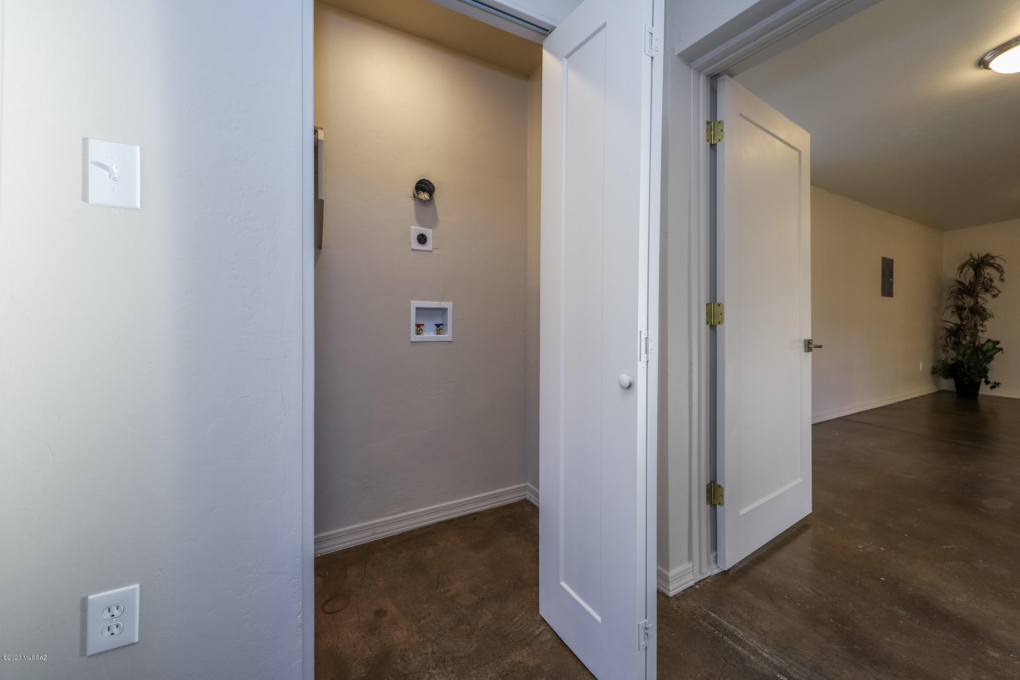 1241 W Calle Concordia