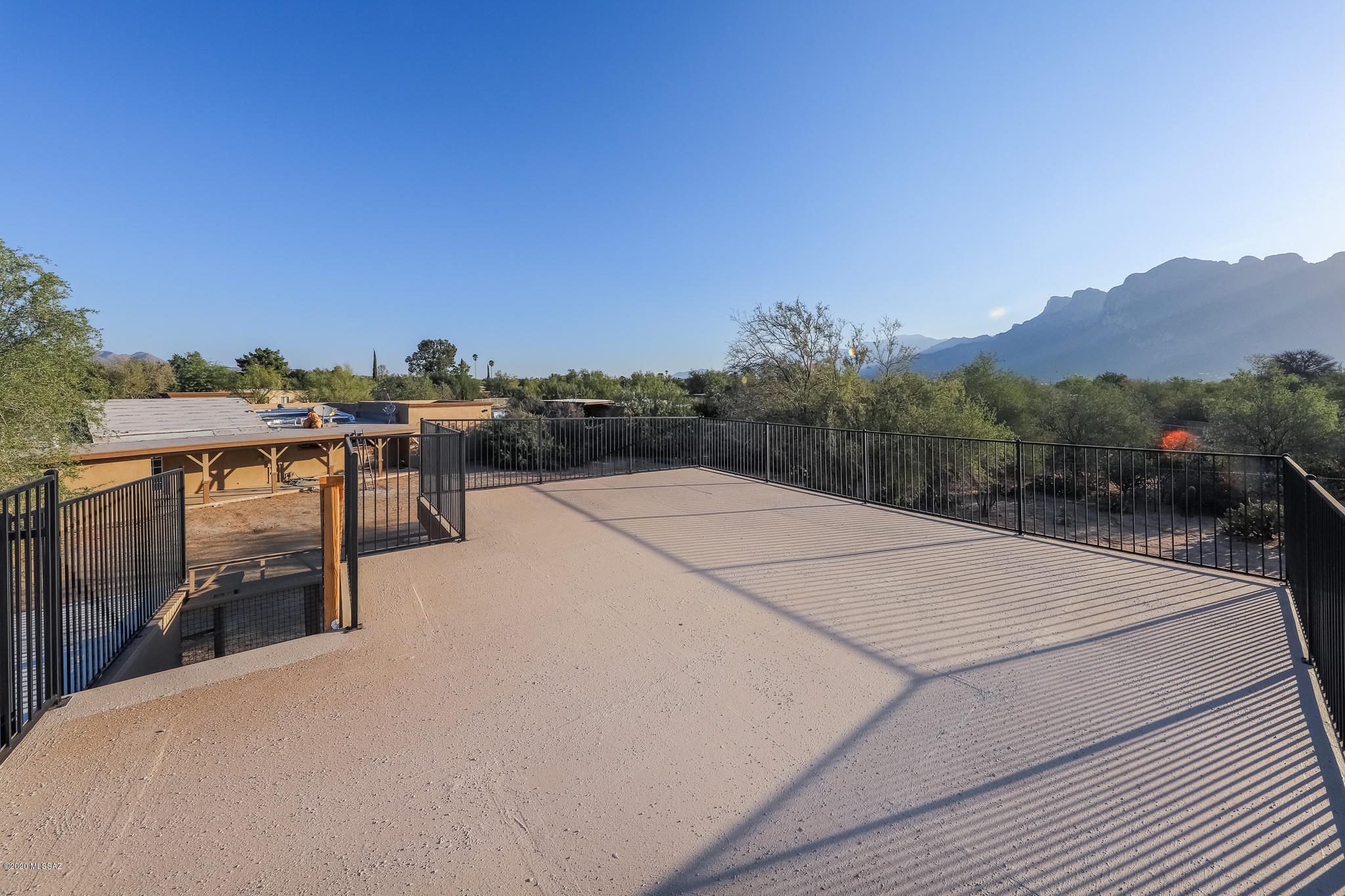 1241 W Calle Concordia