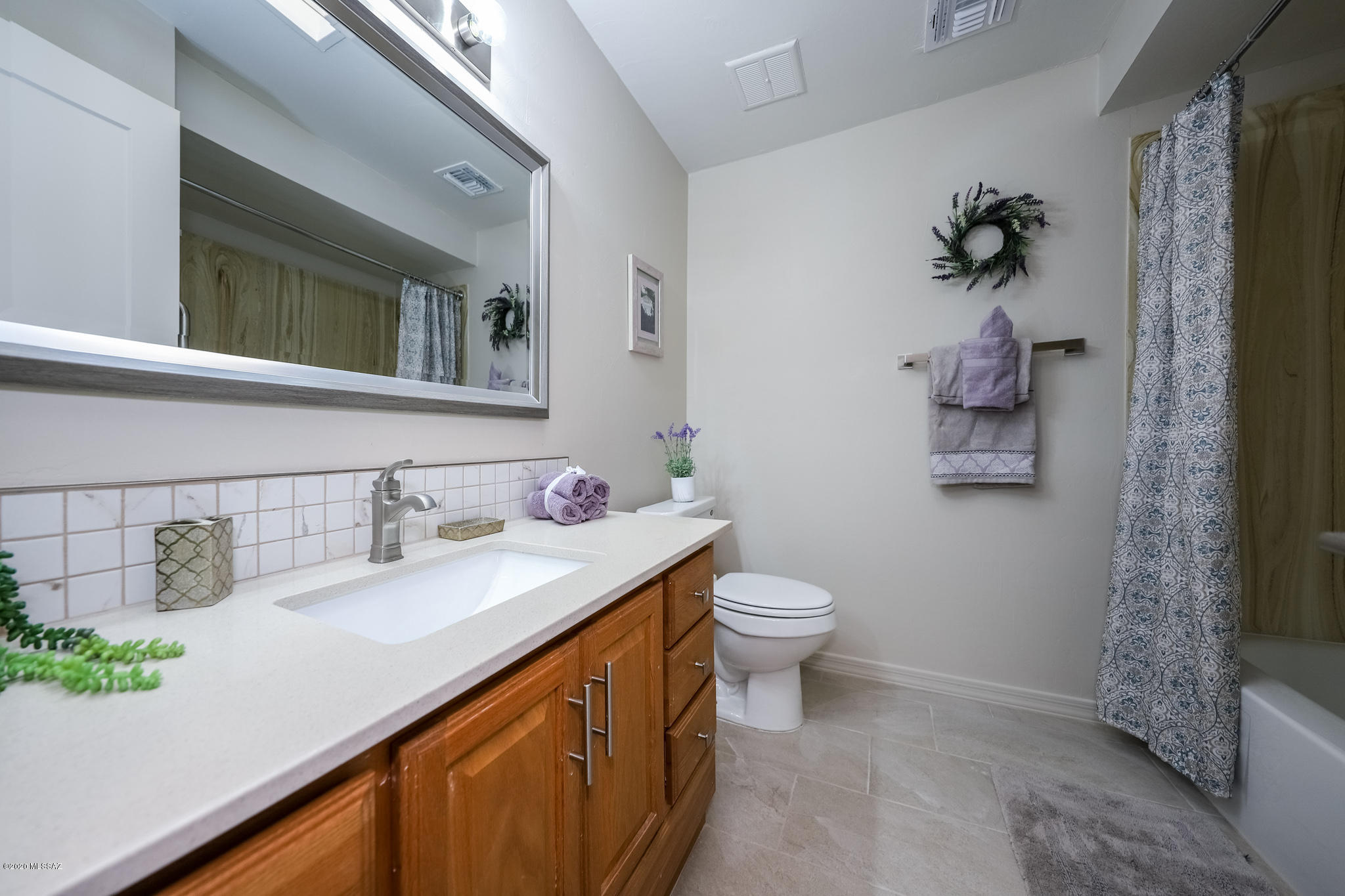 1241 W Calle Concordia