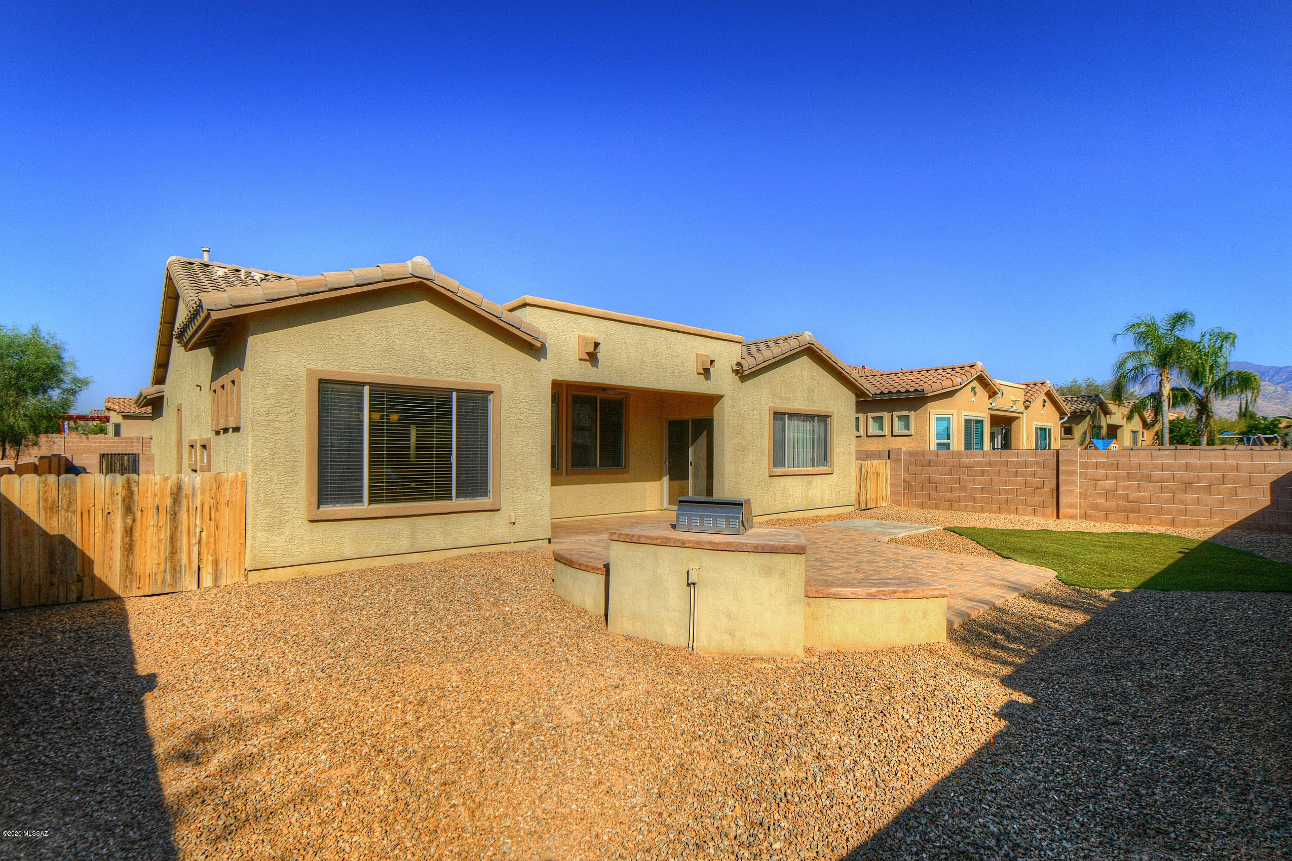 1443 W Red Creek Drive