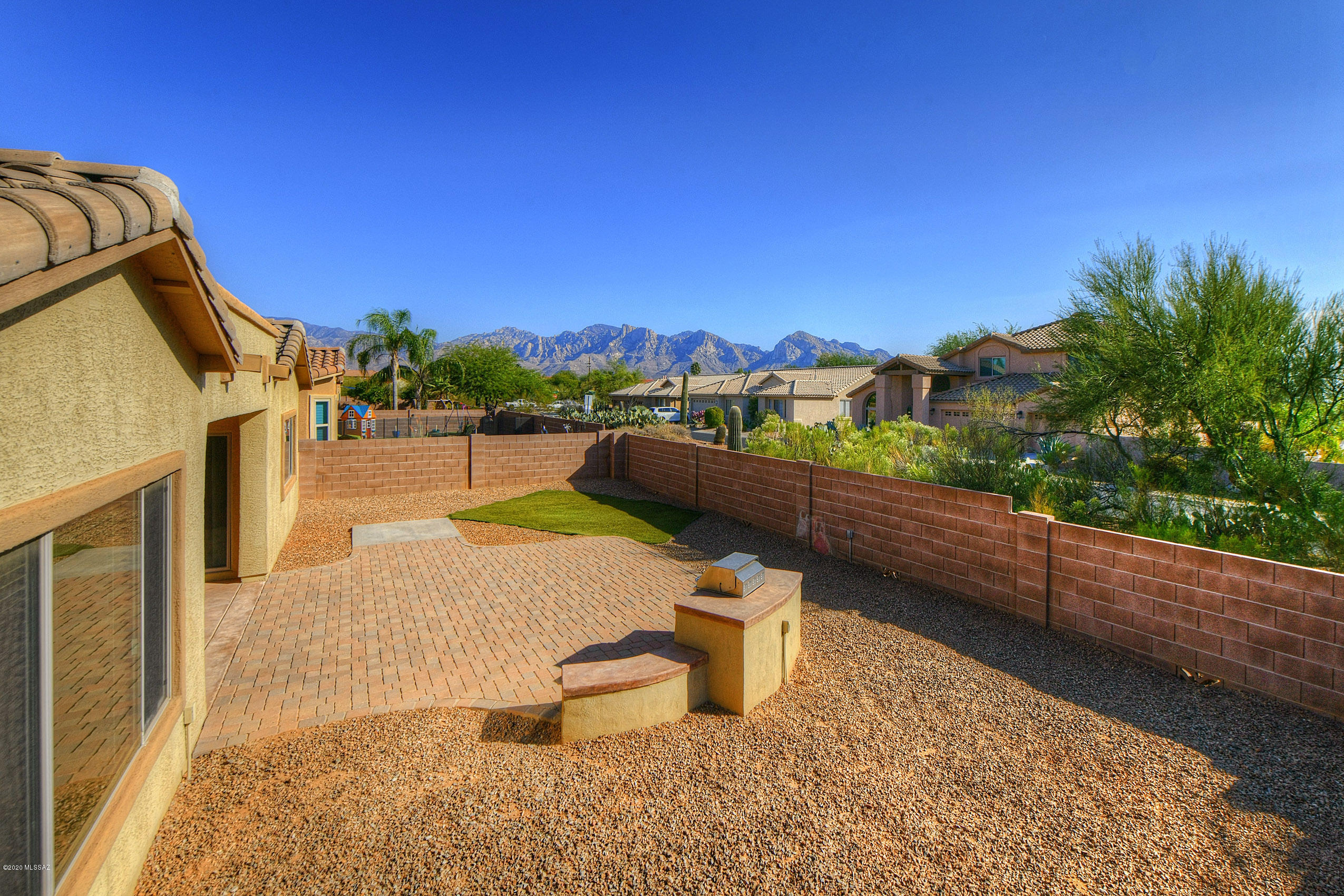 1443 W Red Creek Drive