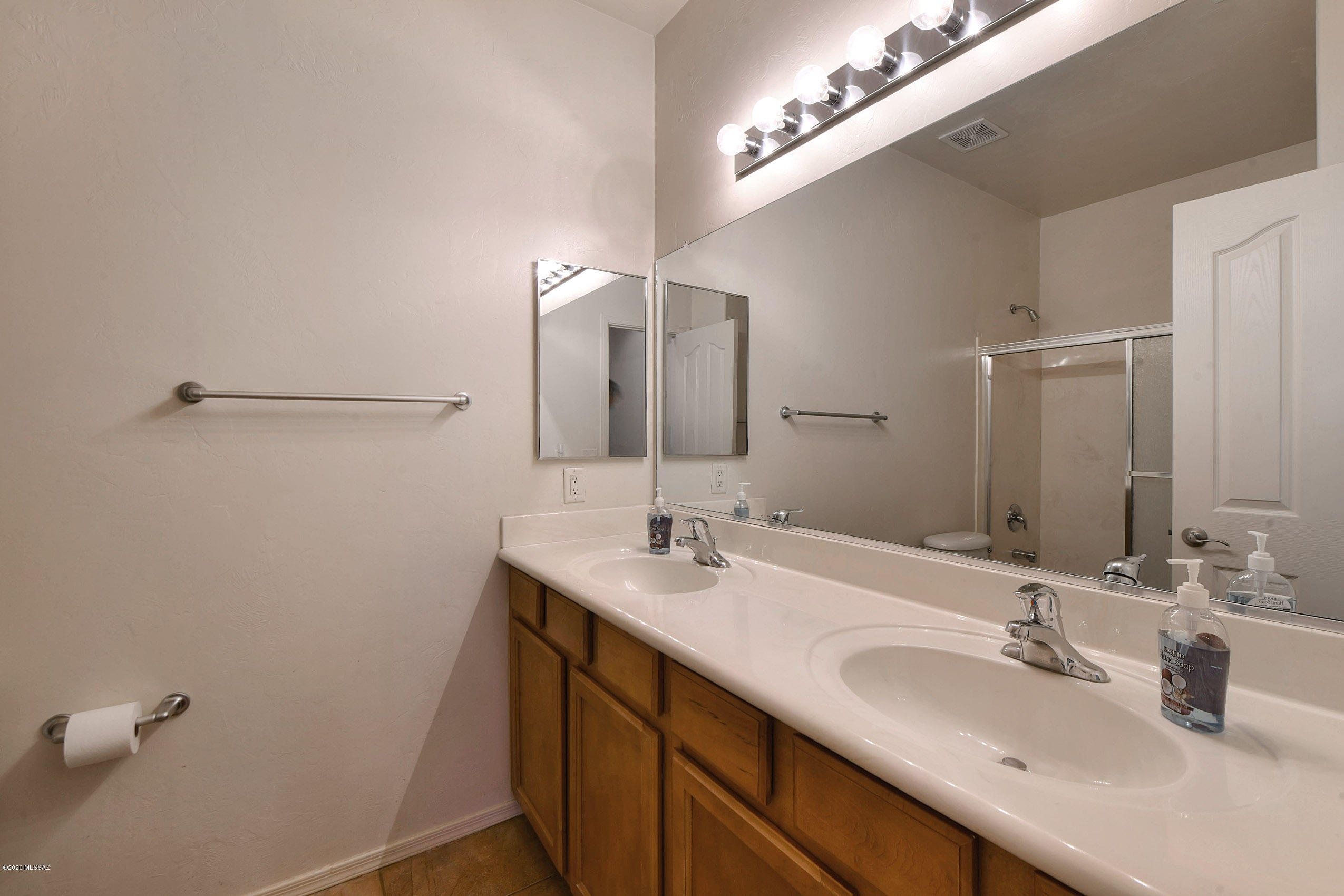 1443 W Red Creek Drive