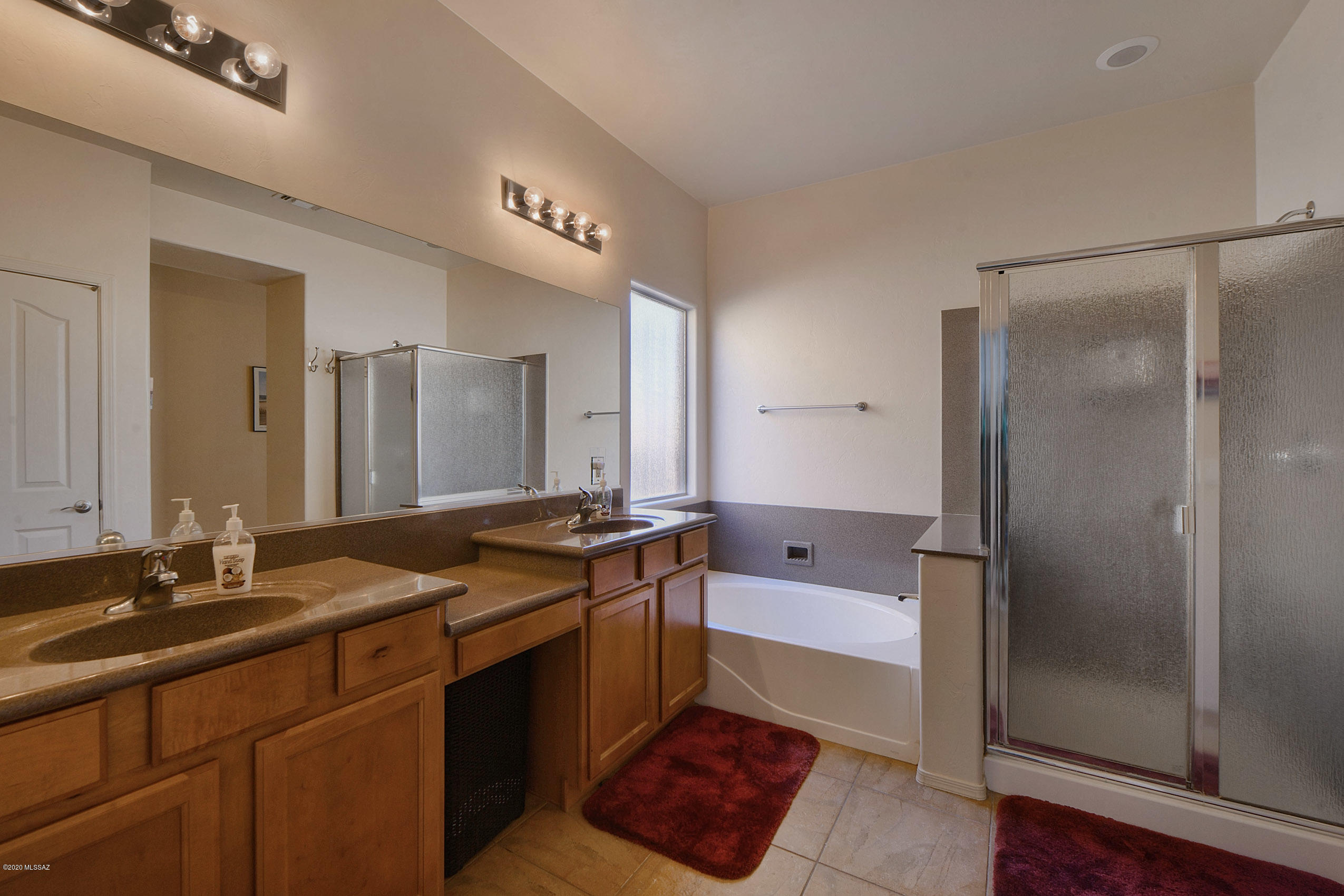 1443 W Red Creek Drive