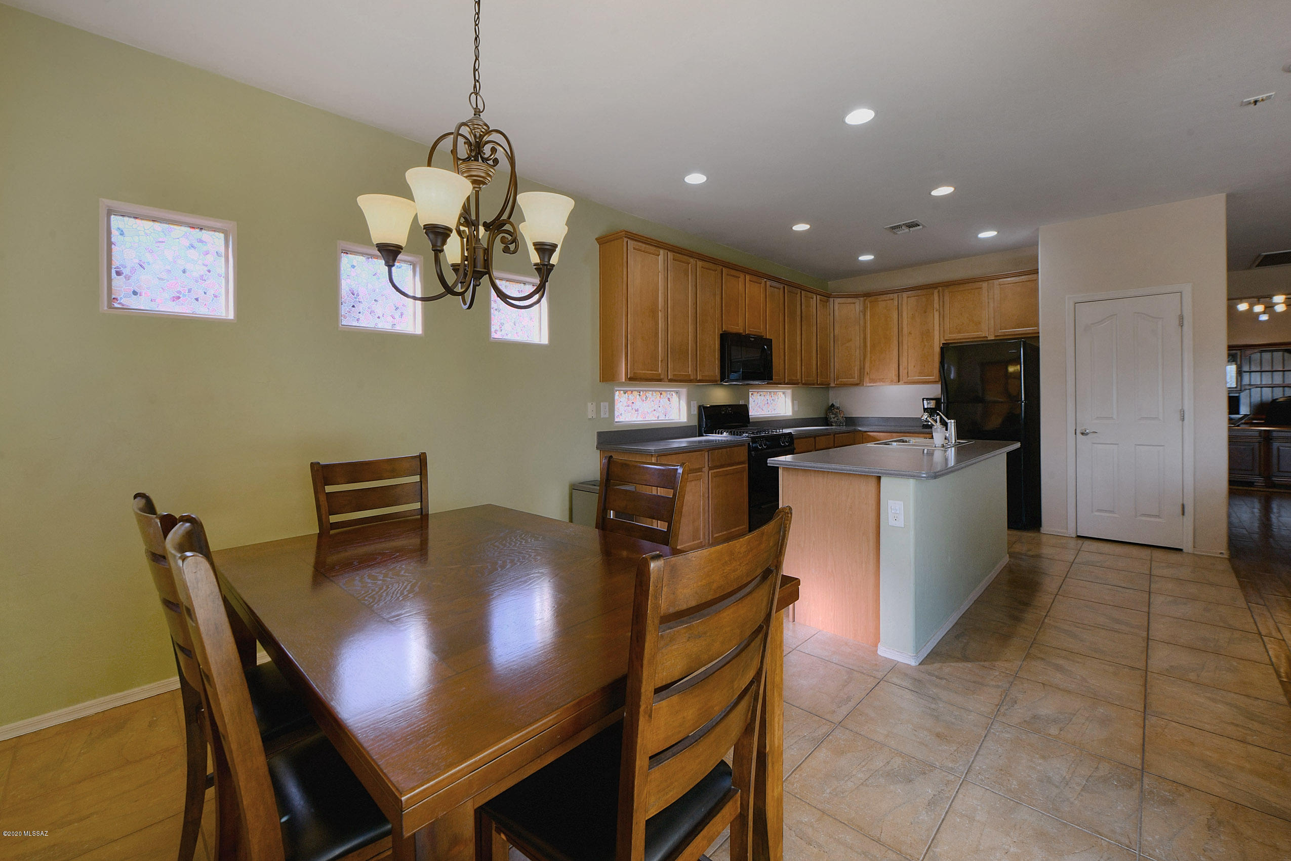 1443 W Red Creek Drive