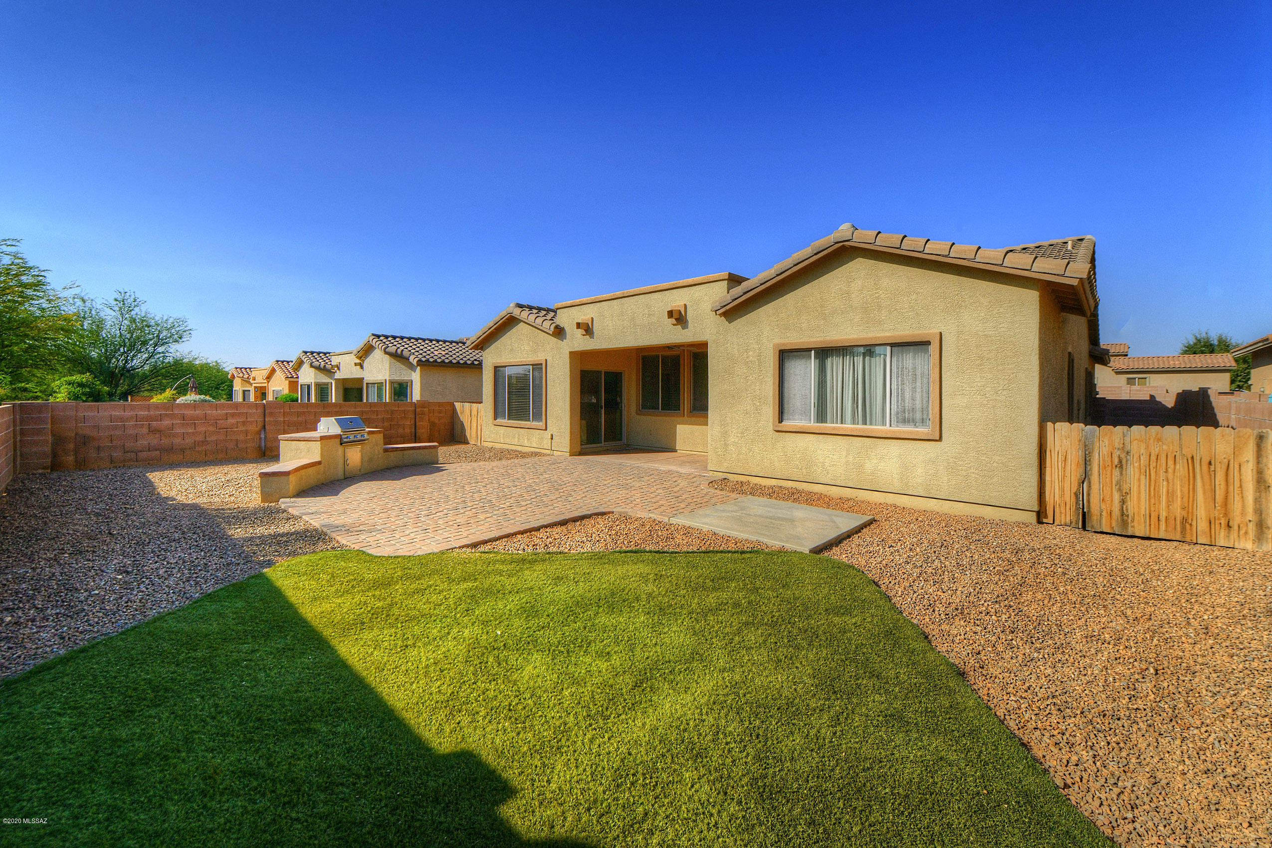 1443 W Red Creek Drive