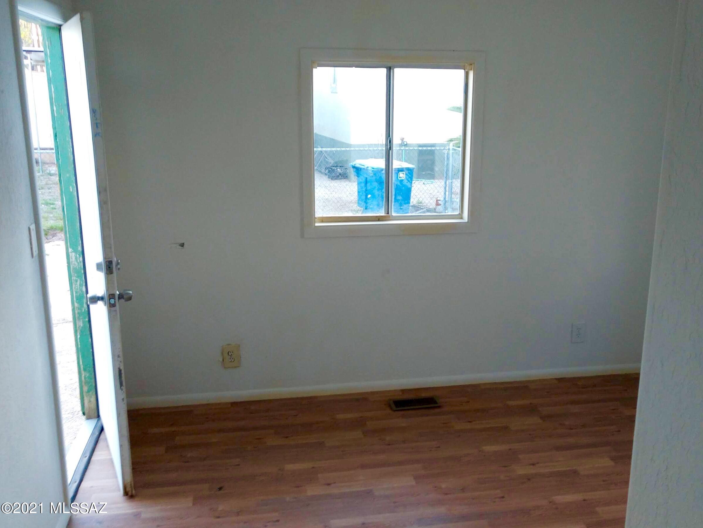 4122 N Palm Grove Drive