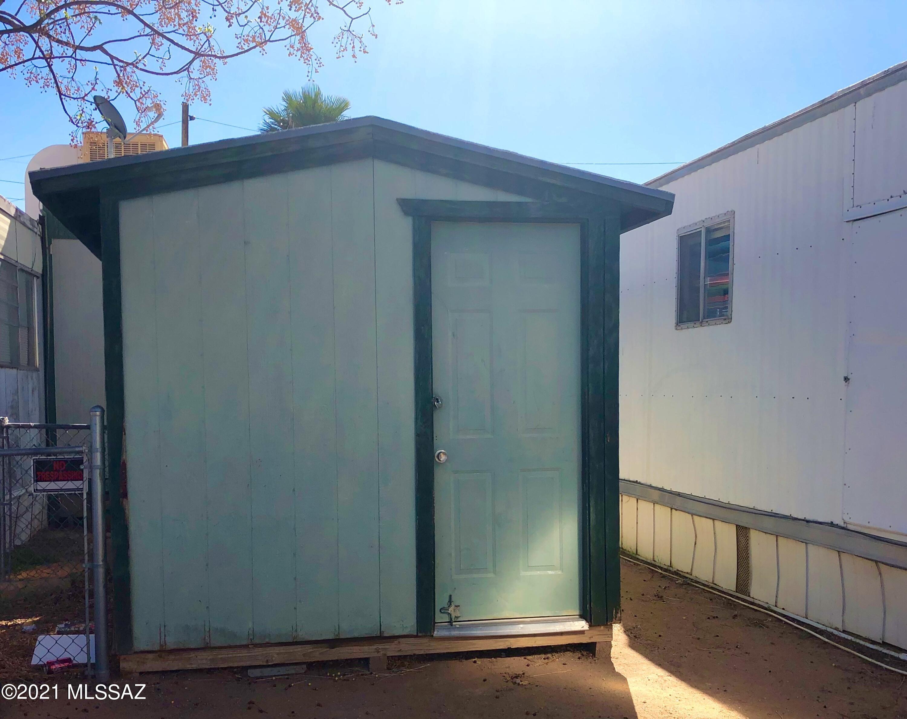 4122 N Palm Grove Drive