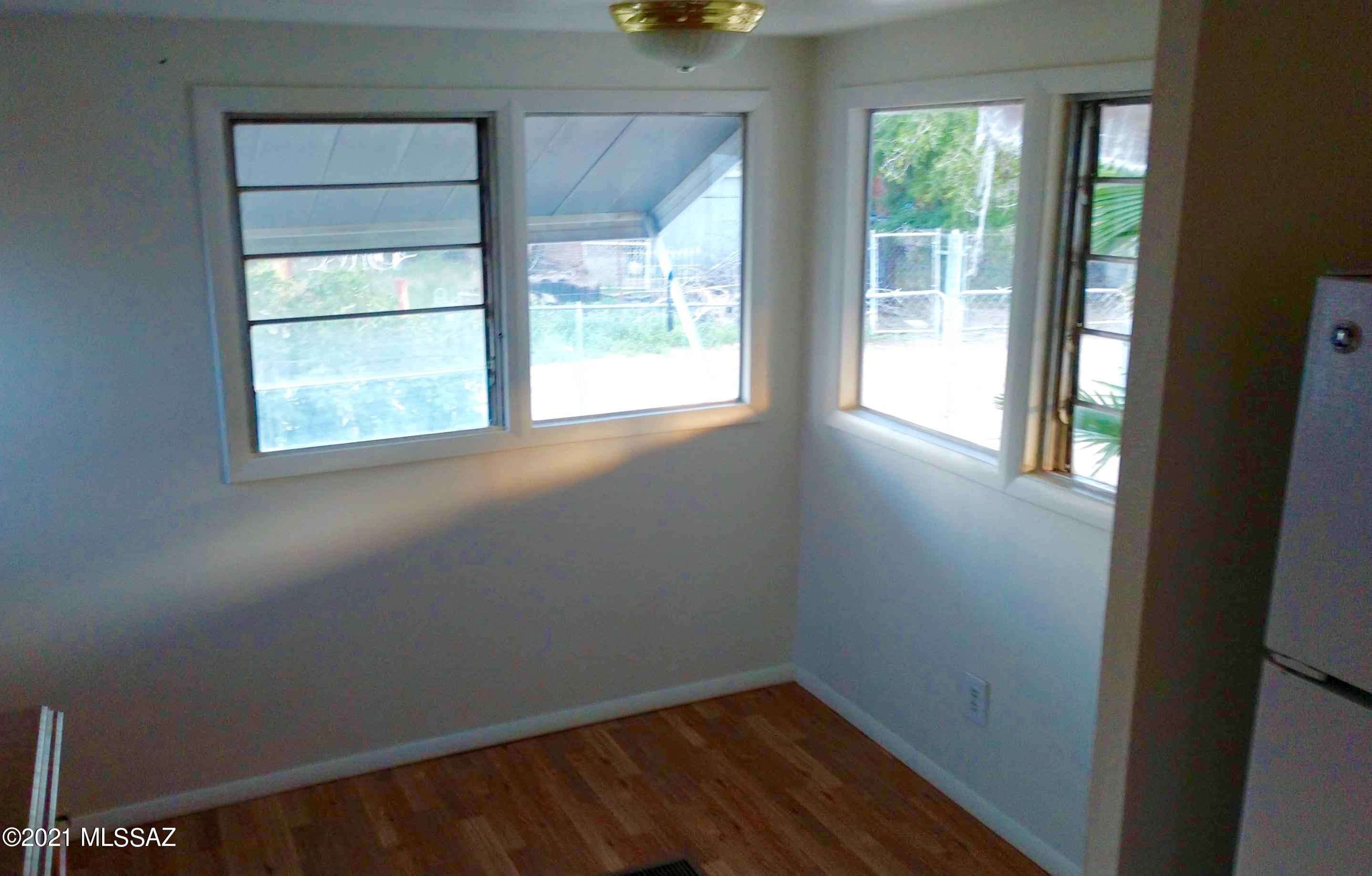 4122 N Palm Grove Drive