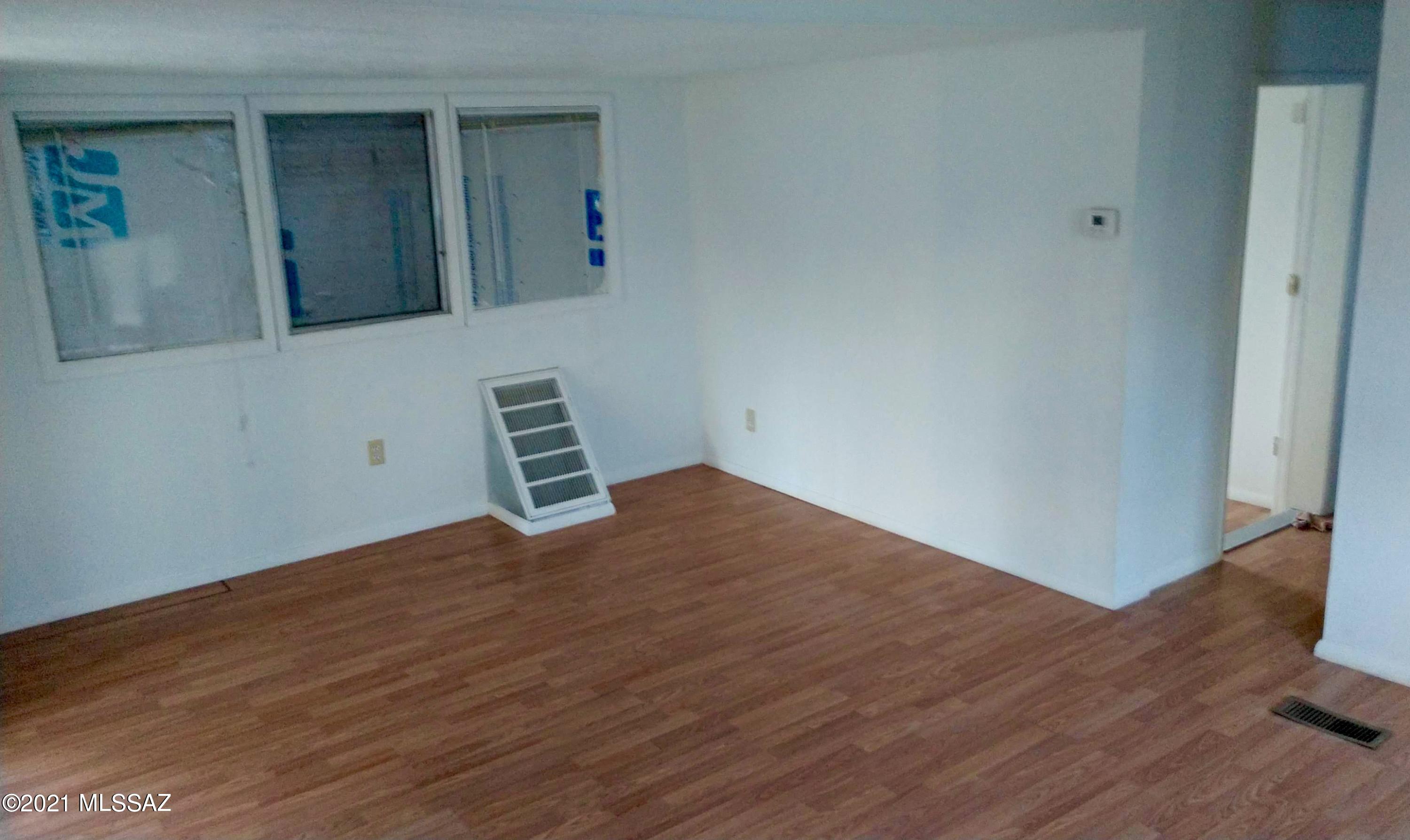 4122 N Palm Grove Drive