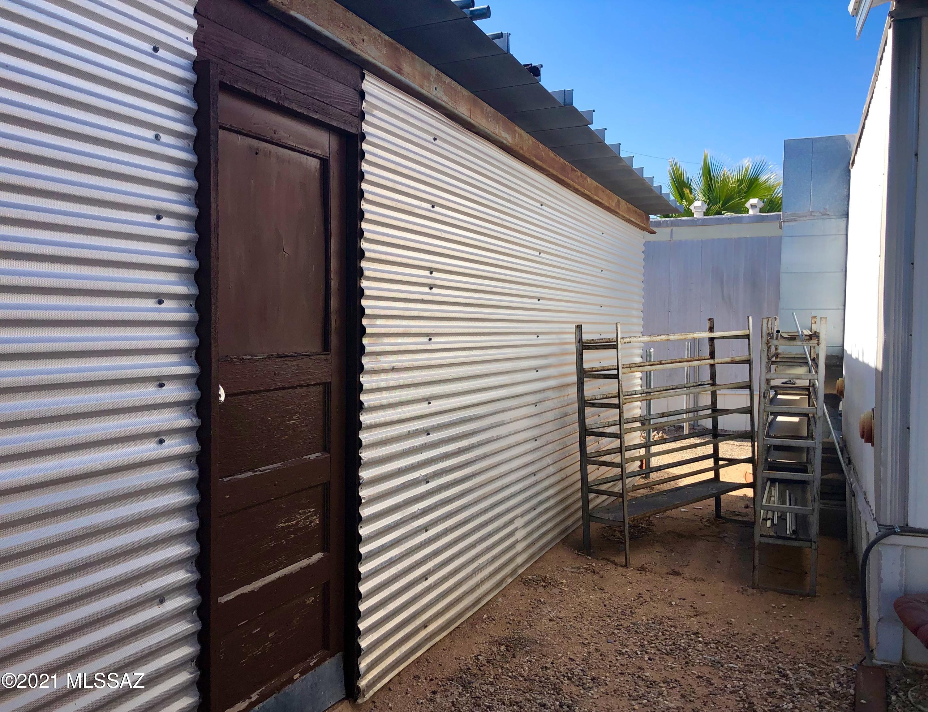 4122 N Palm Grove Drive