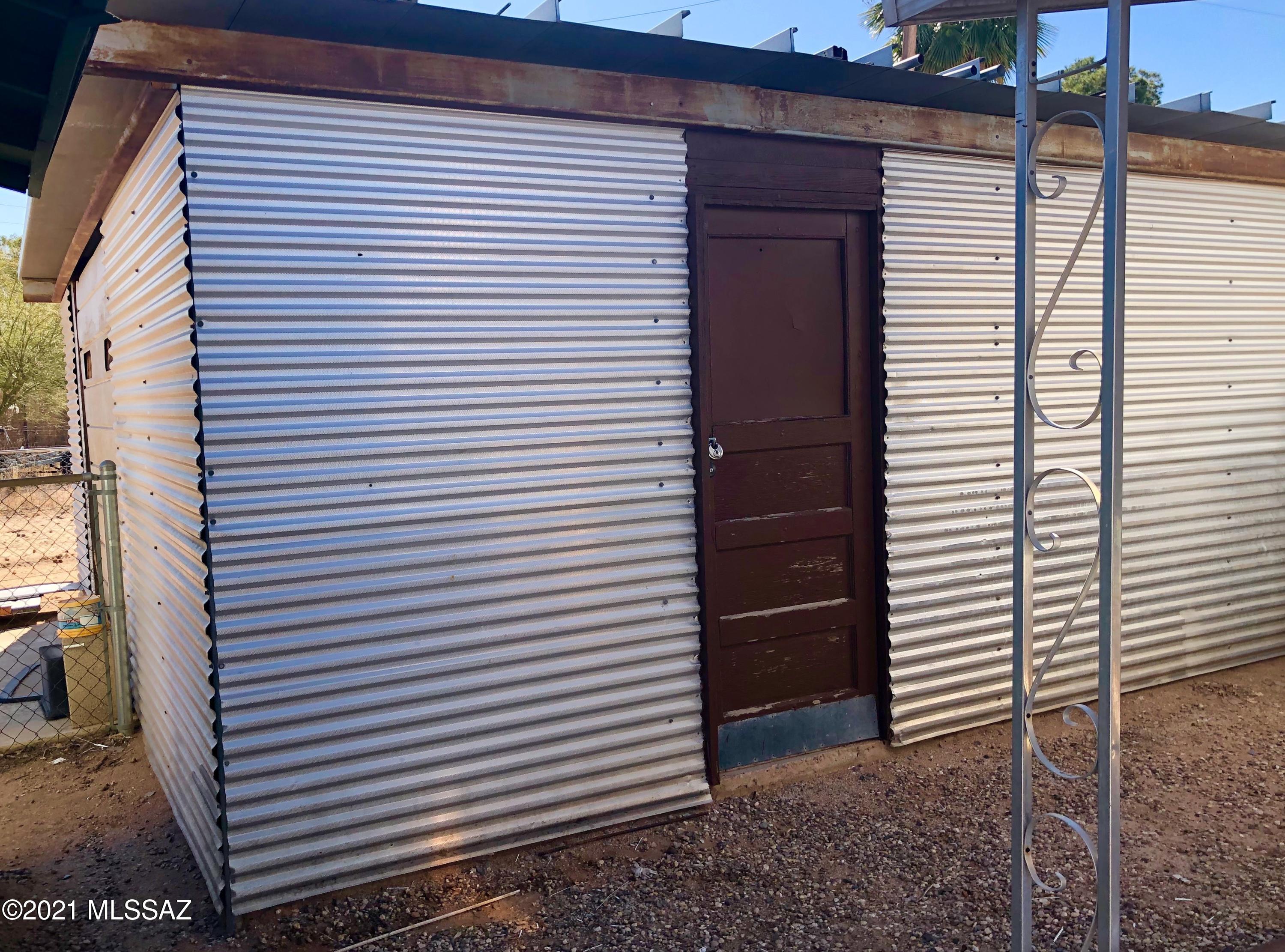 4122 N Palm Grove Drive