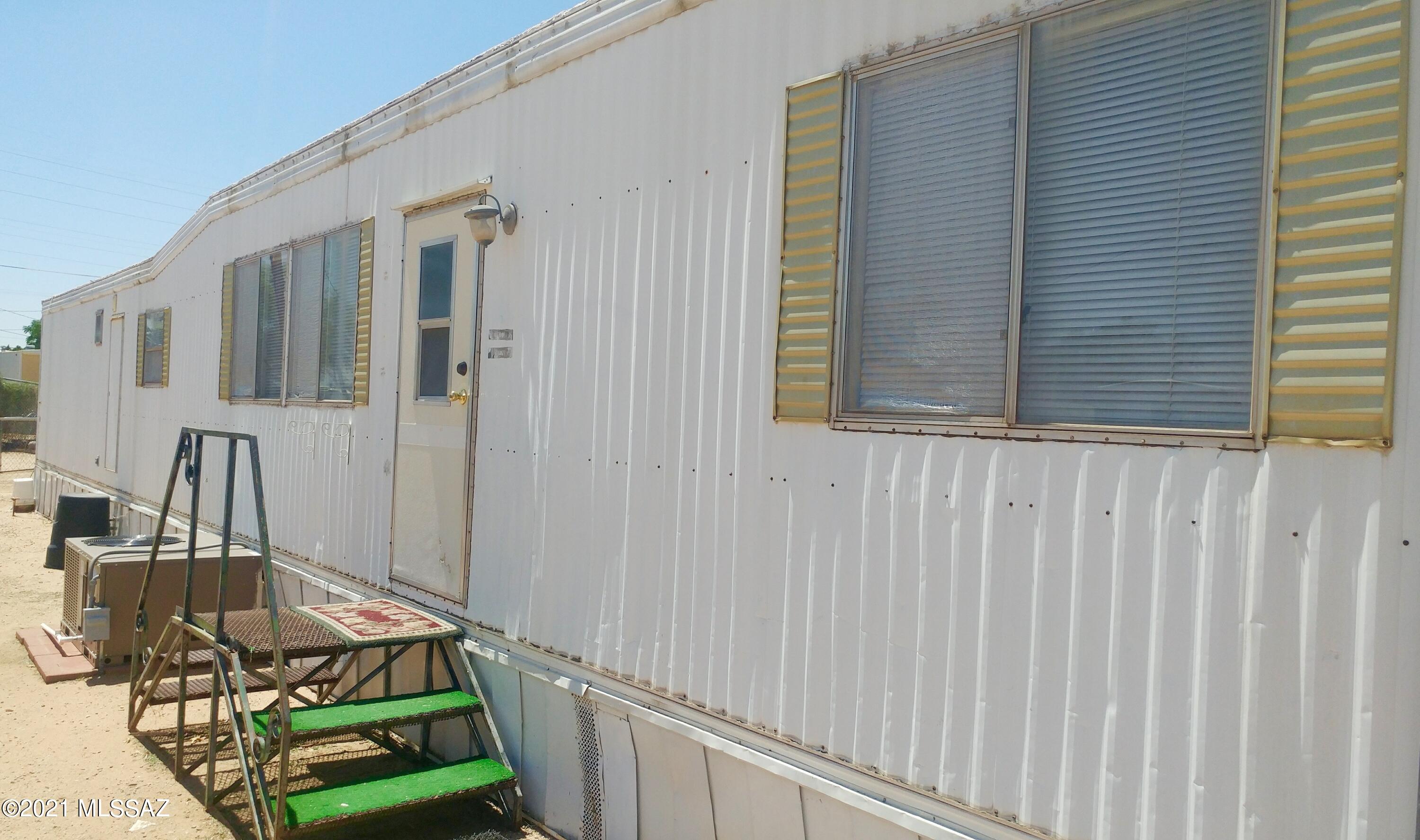 4122 N Palm Grove Drive