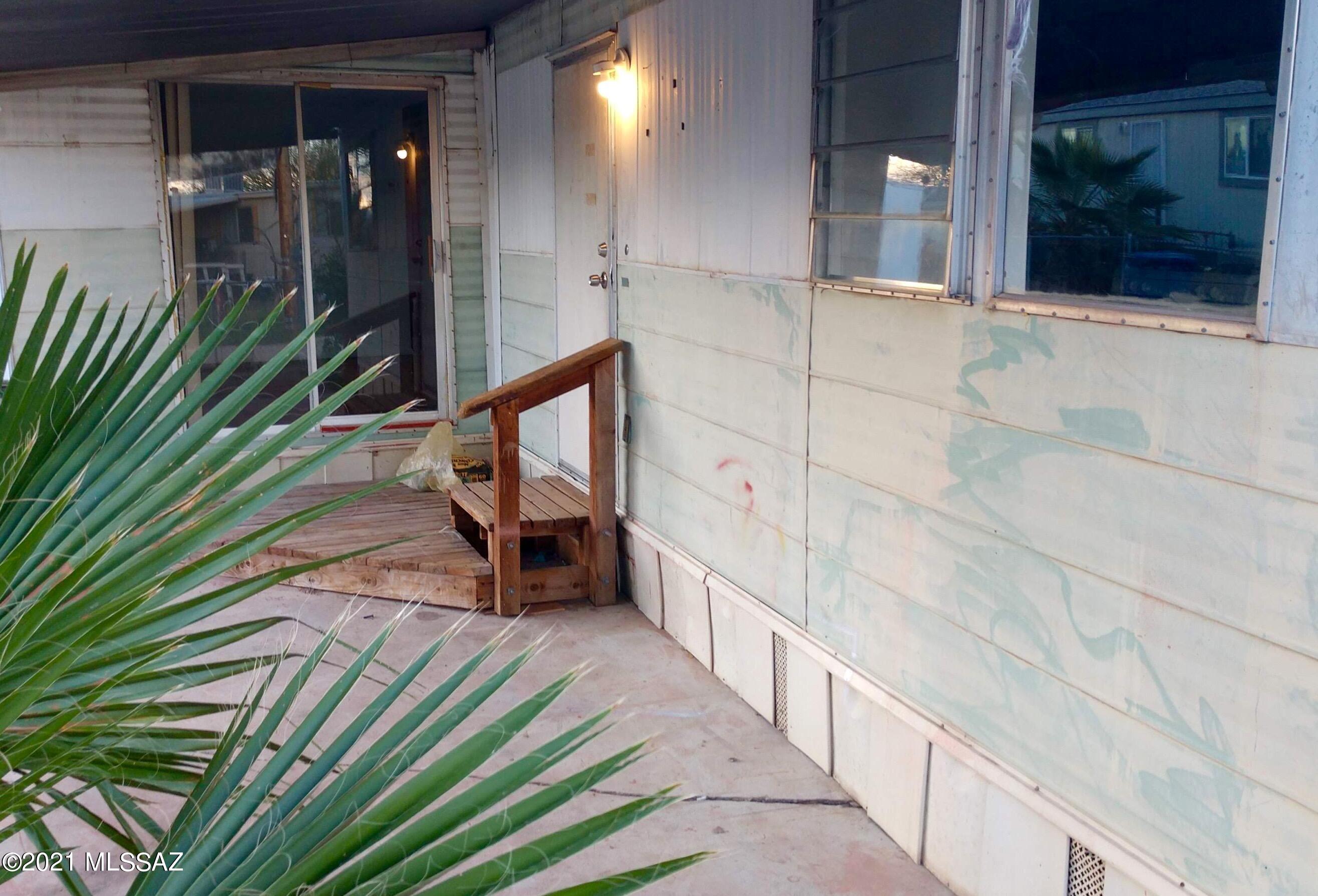 4122 N Palm Grove Drive