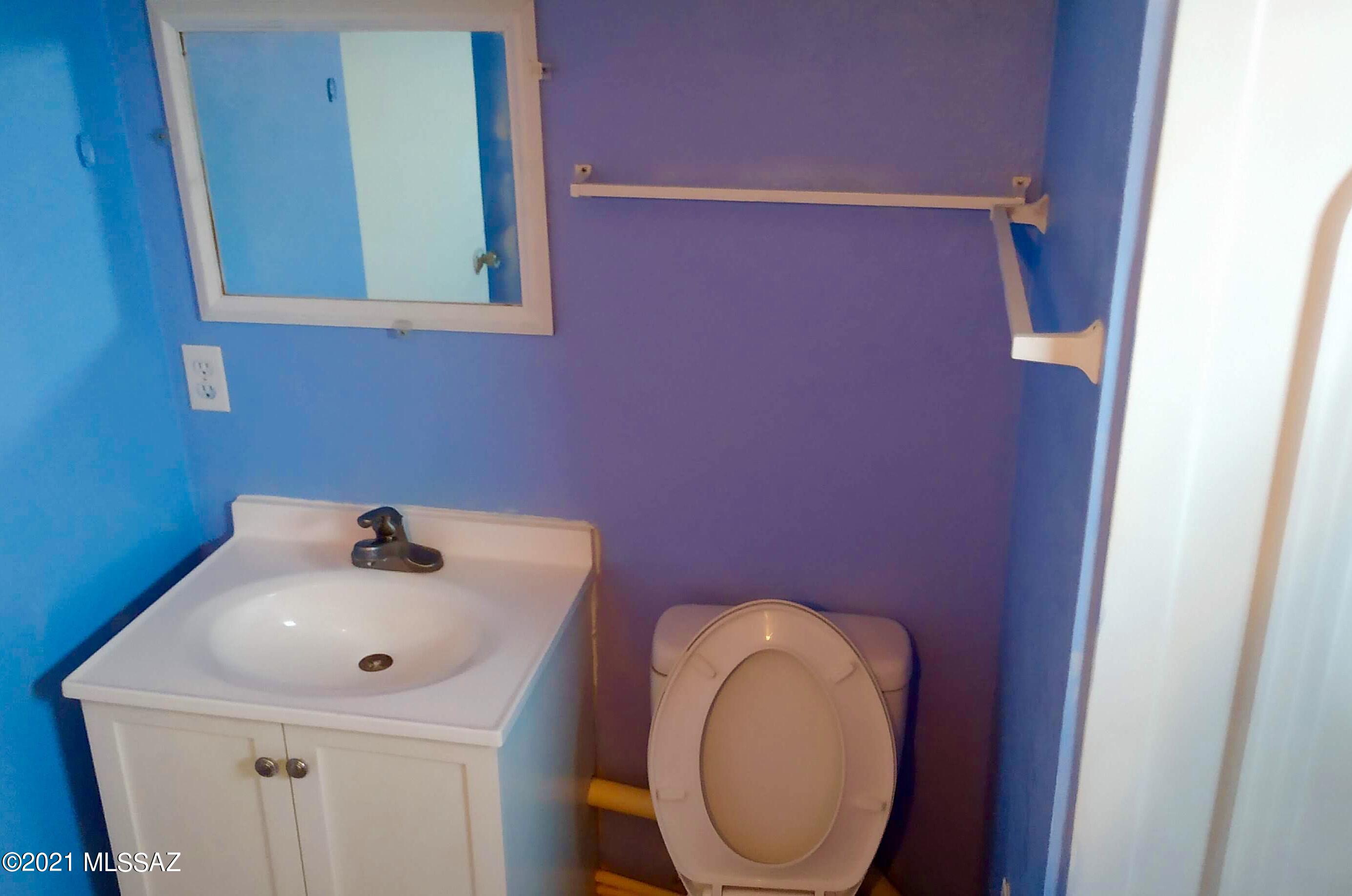 4122 N Palm Grove Drive