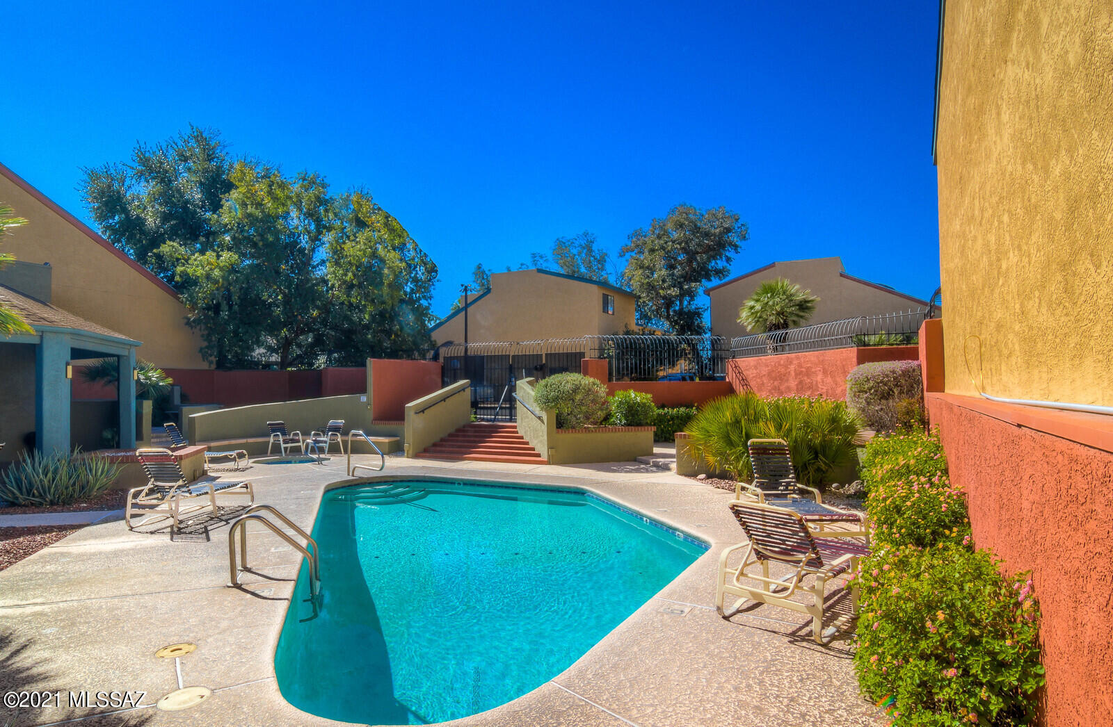 3857 N Paseo De Las Canchas