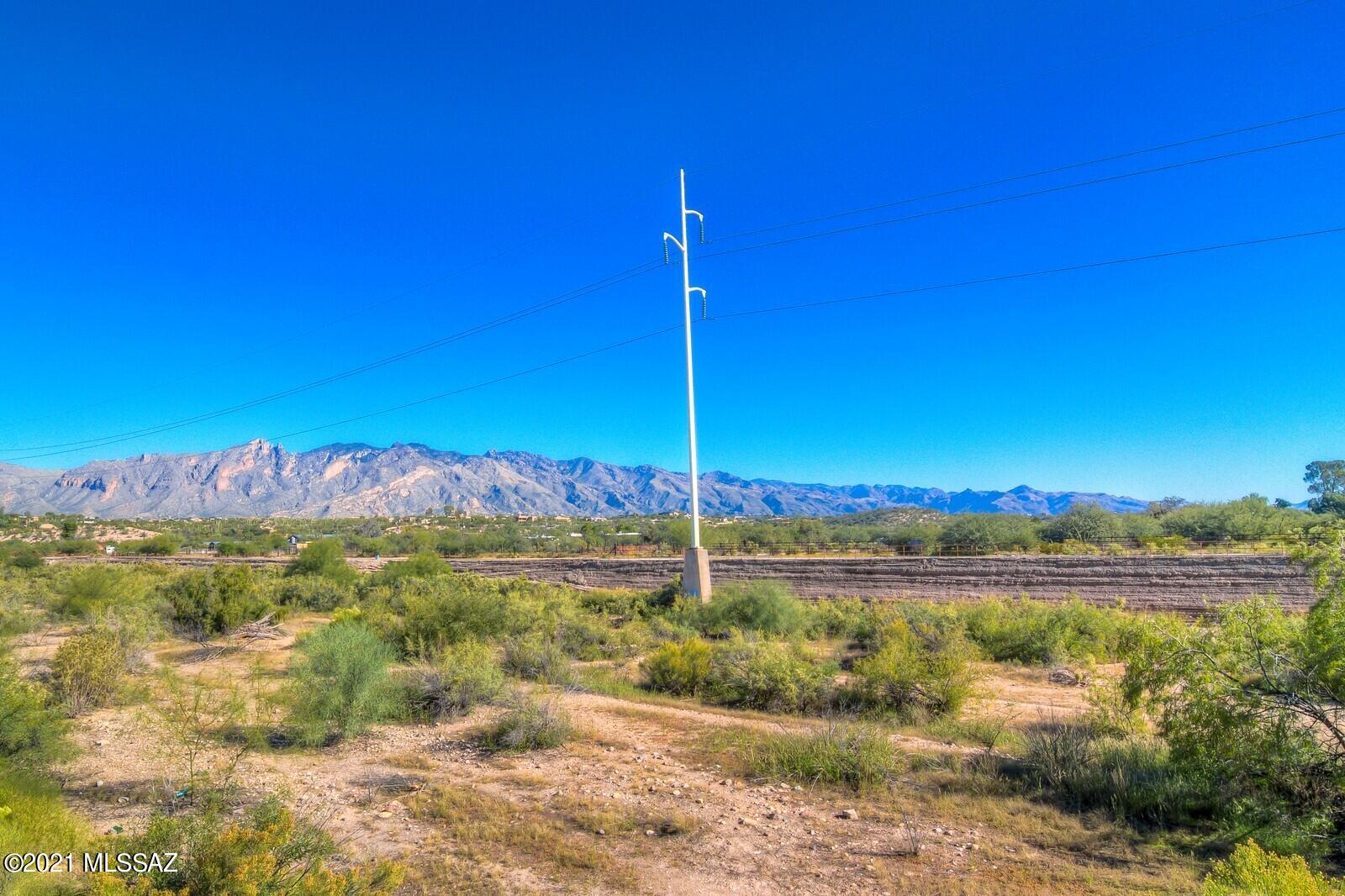 3857 N Paseo De Las Canchas