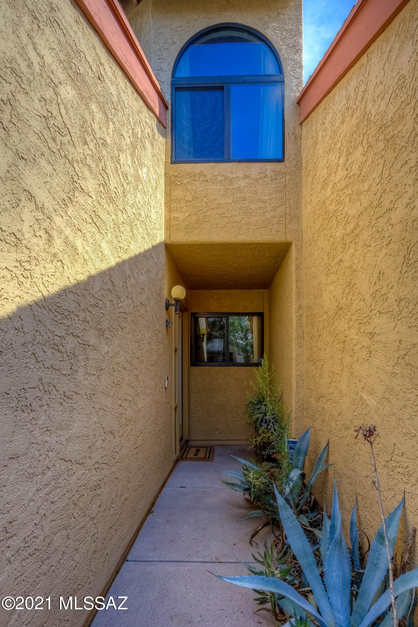 3857 N Paseo De Las Canchas