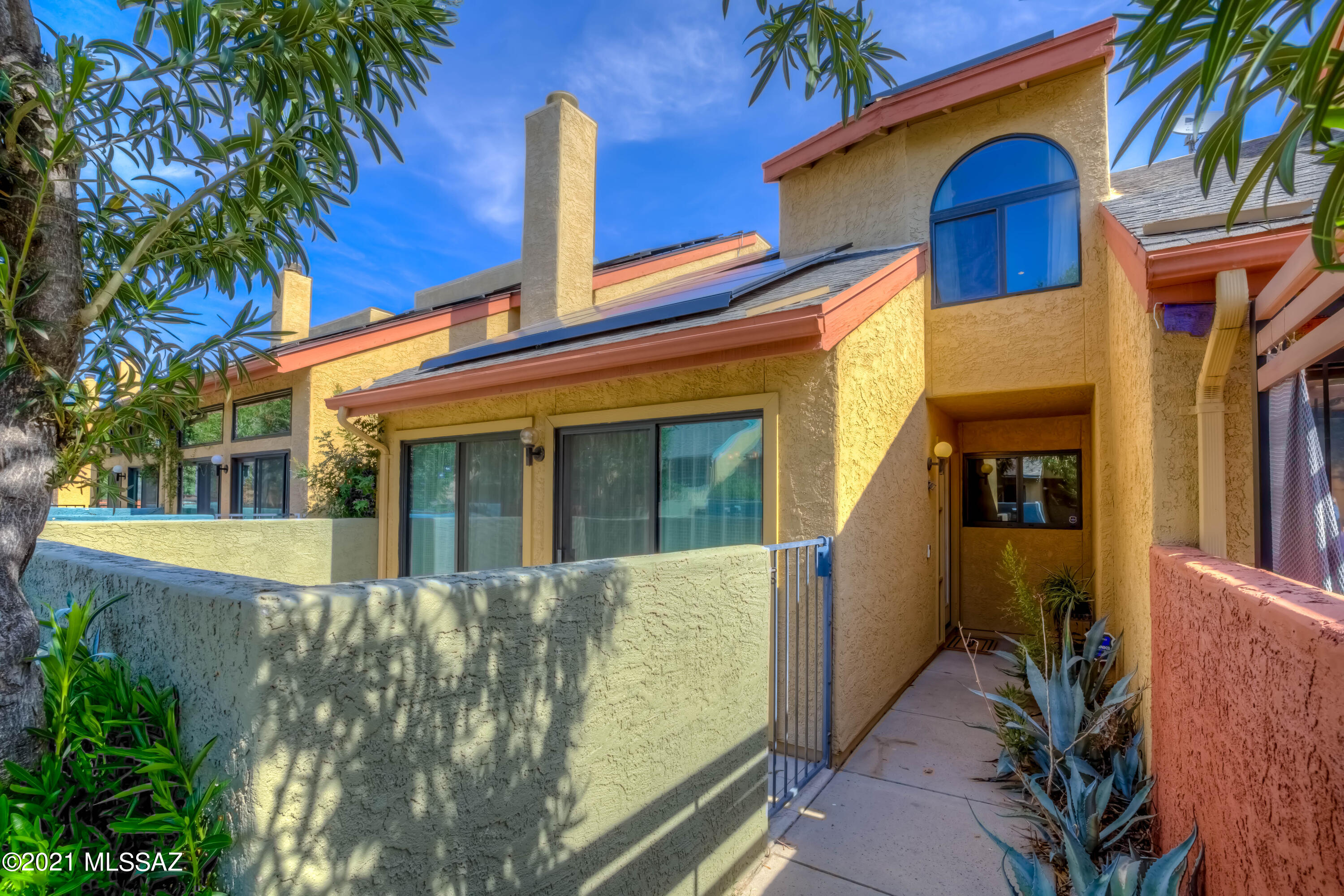 3857 N Paseo De Las Canchas