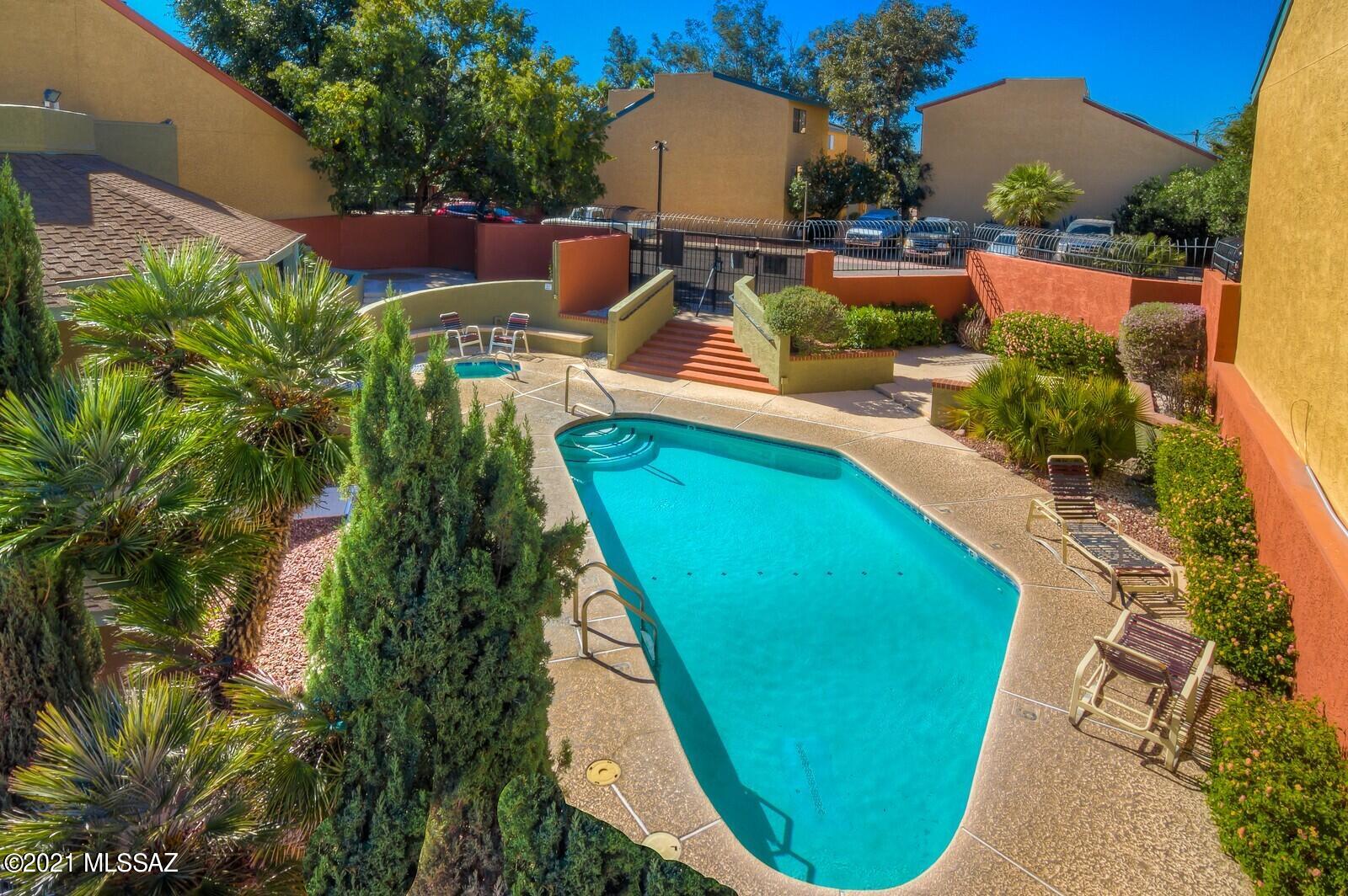 3857 N Paseo De Las Canchas